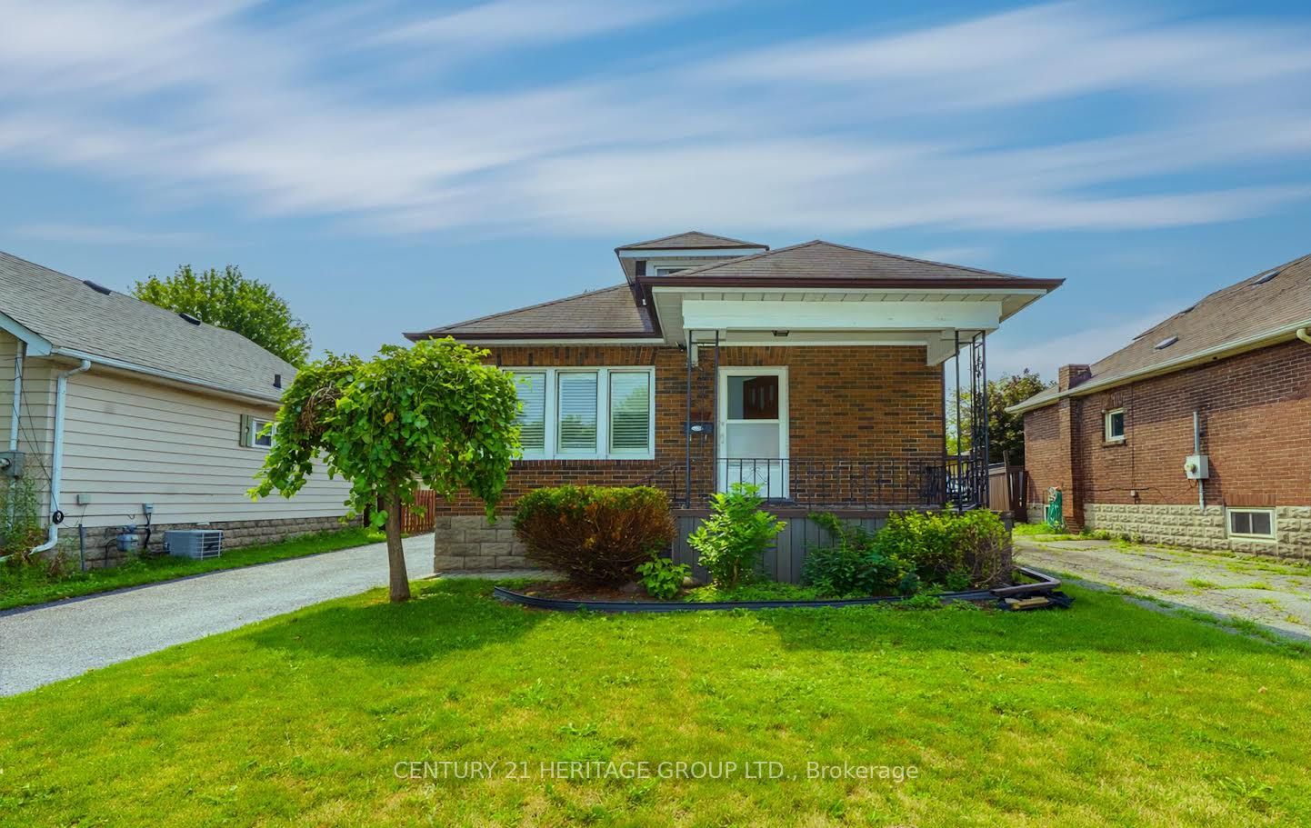 203 Hibbert Avenue, Oshawa, ON L1J 1V4 photo 2