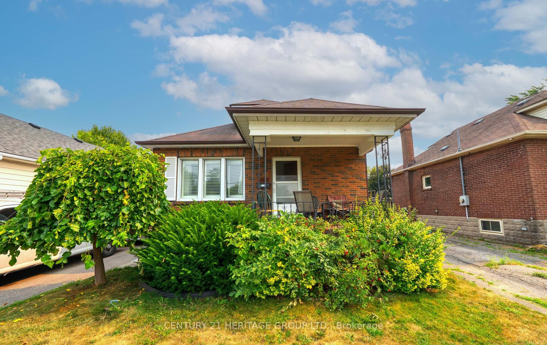 203 Hibbert Avenue, Oshawa, ON L1J 1V4 photo 3
