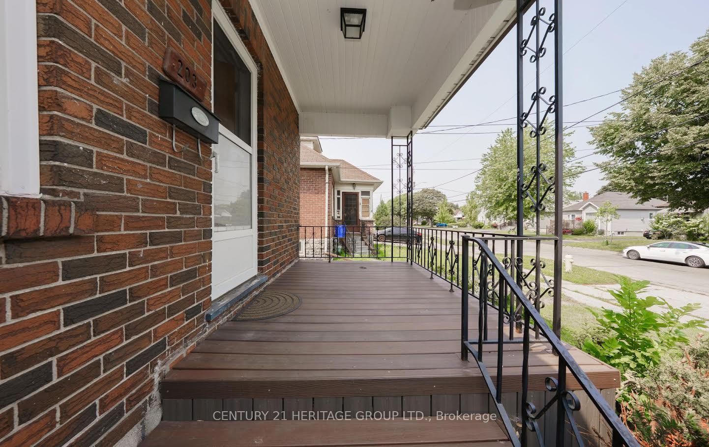 203 Hibbert Avenue, Oshawa, ON L1J 1V4 photo 4