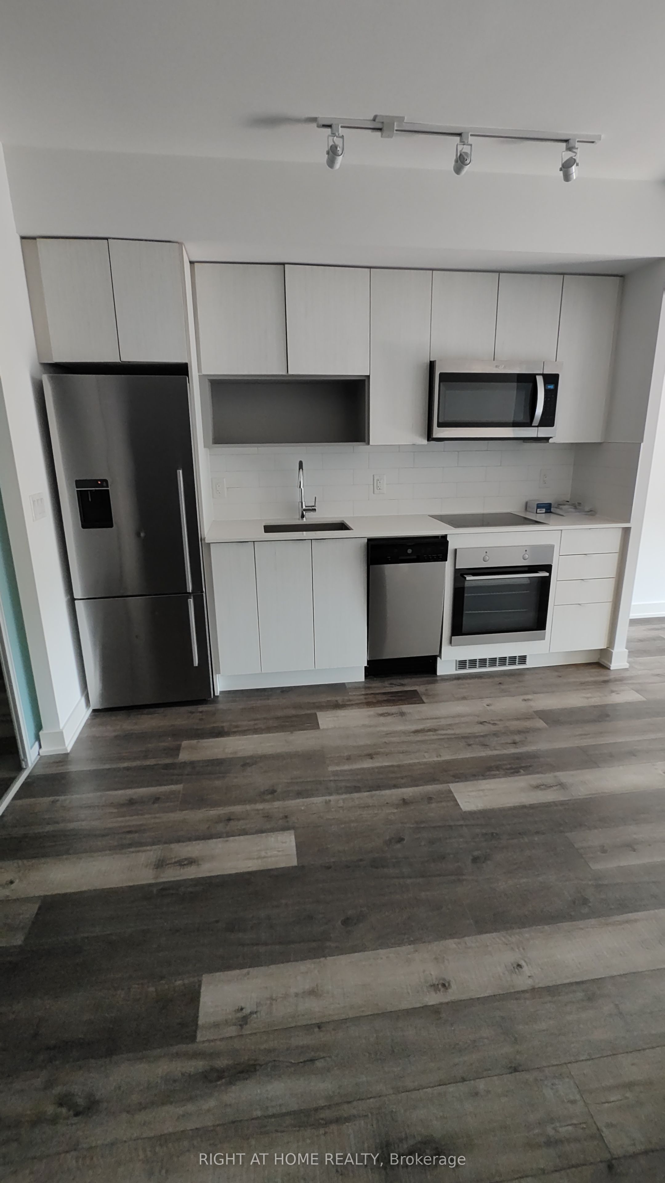 630 Greenwood Avenue 606, Toronto, ON M4J 0A8 photo 2