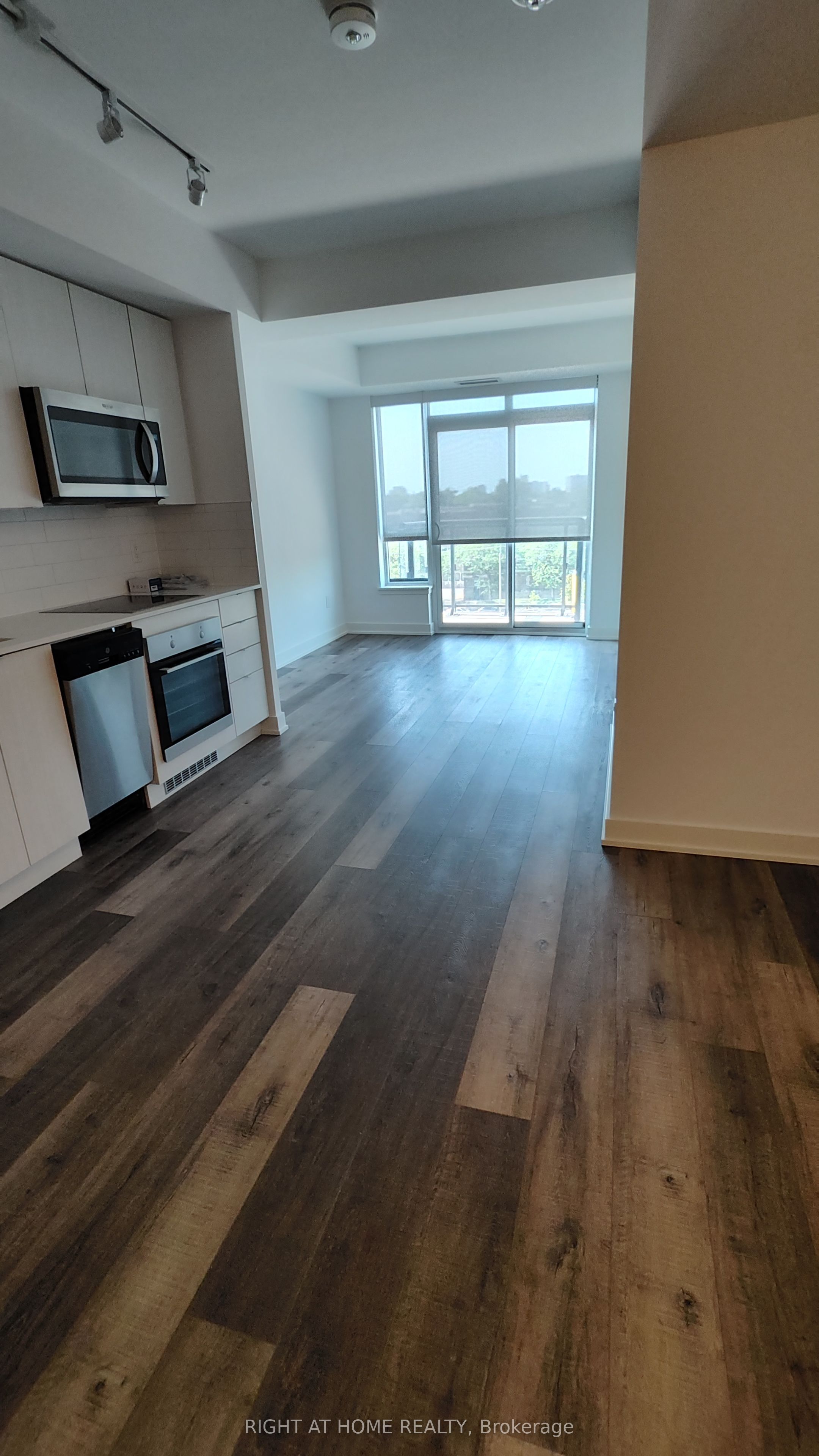 630 Greenwood Avenue 606, Toronto, ON M4J 0A8 photo 3