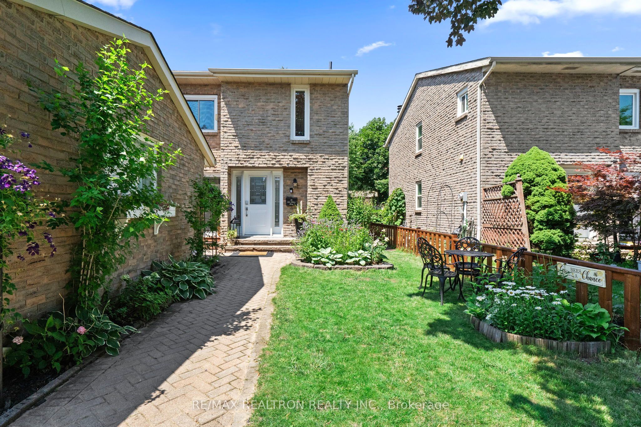 52 Hood Crescent, Toronto, ON M1W 3C1 photo 3