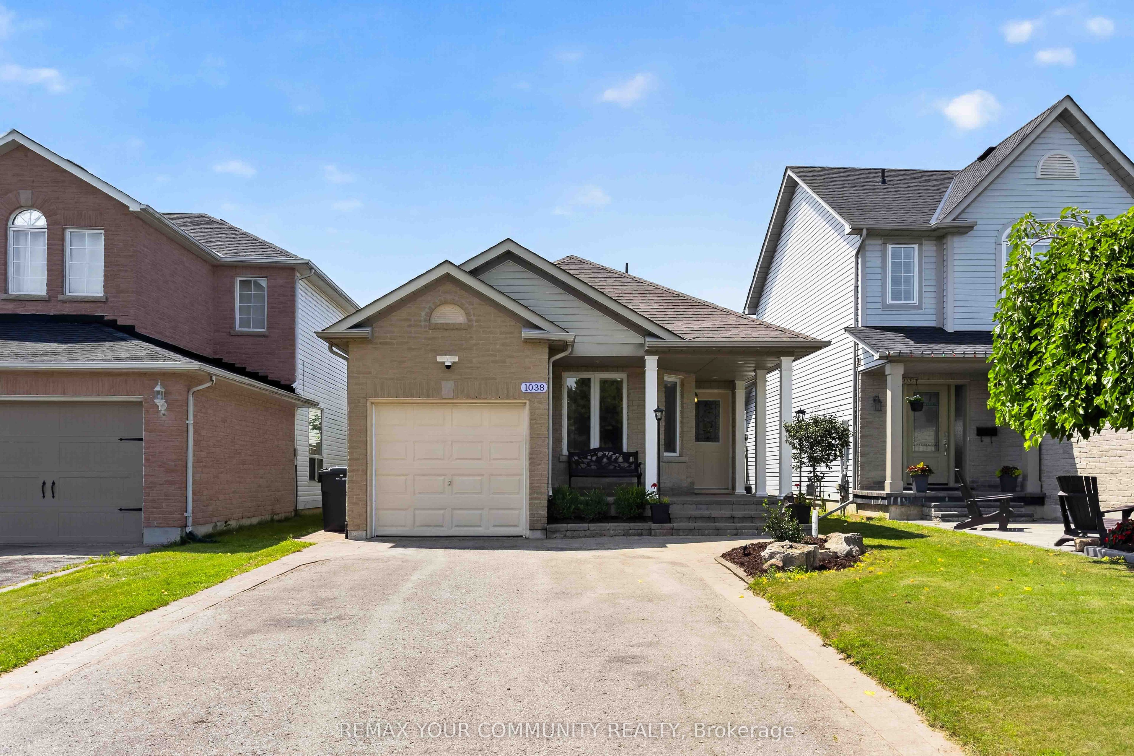 1038 Grandlea Court, Oshawa, ON L1K 2N1
