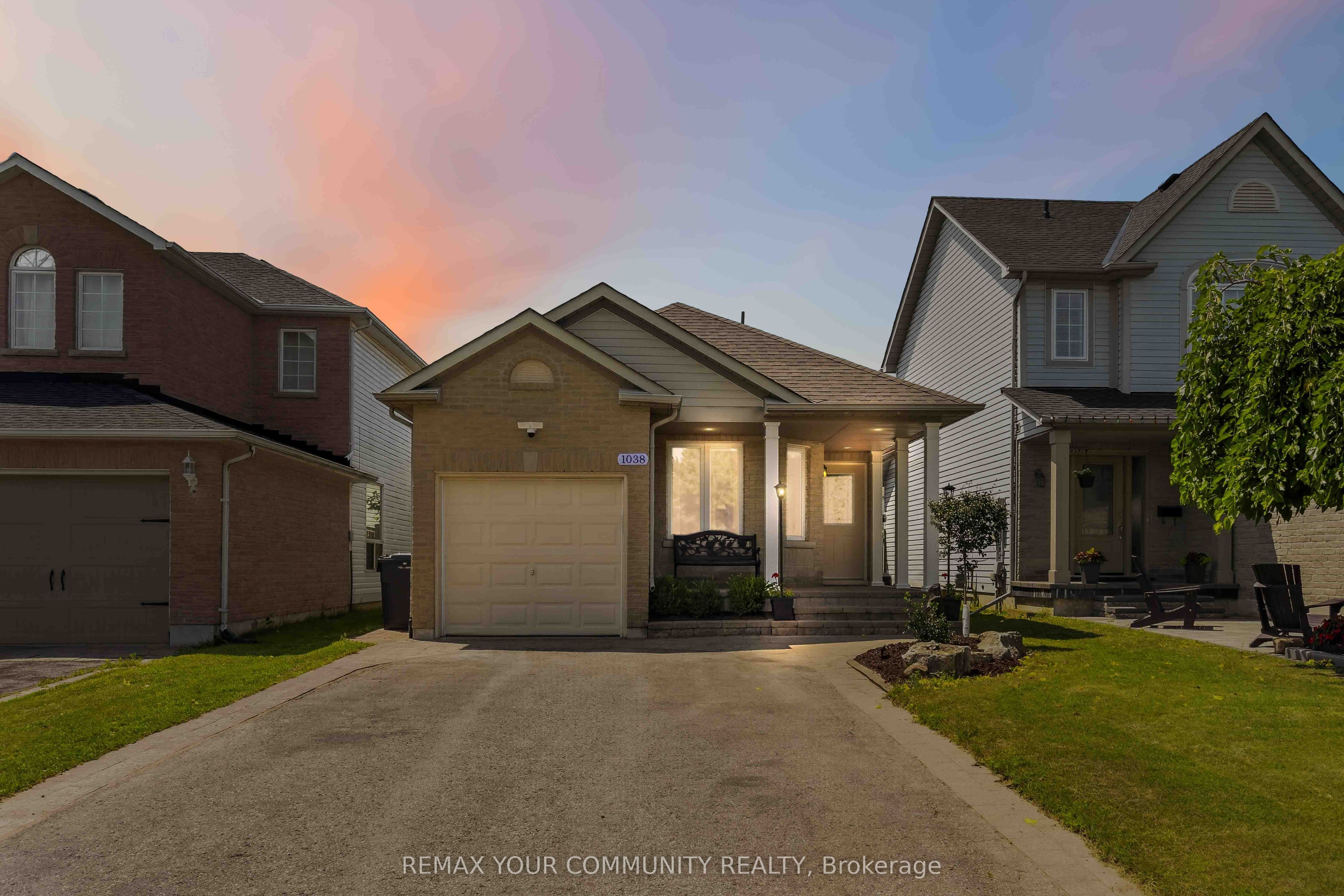 1038 Grandlea Court, Oshawa, ON L1K 2N1 photo 2