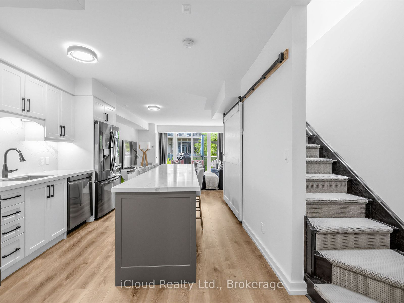 201 Carlaw Avenue 244, Toronto, ON M4M 2S1 photo 3