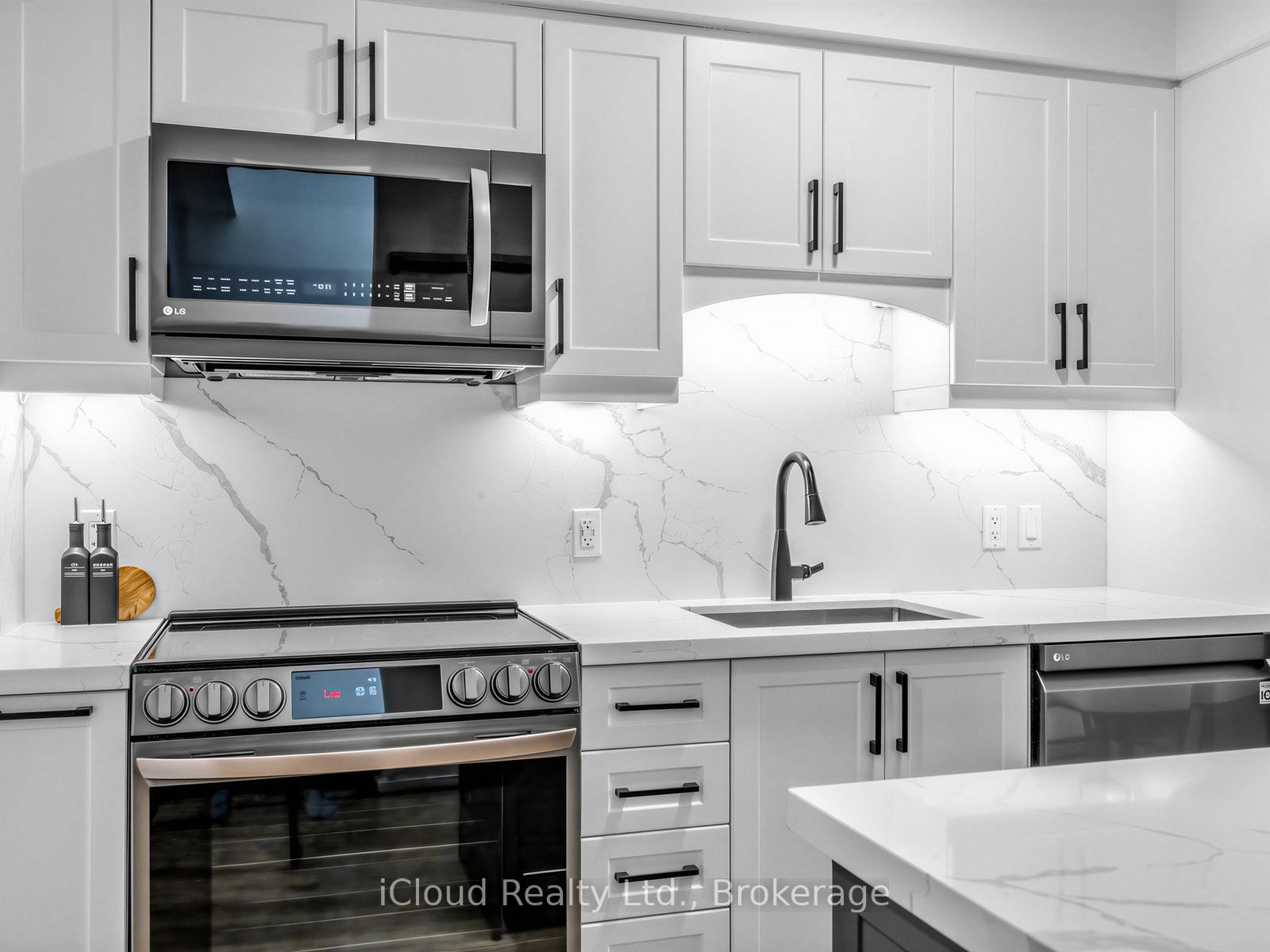 201 Carlaw Avenue 244, Toronto, ON M4M 2S1 photo 5