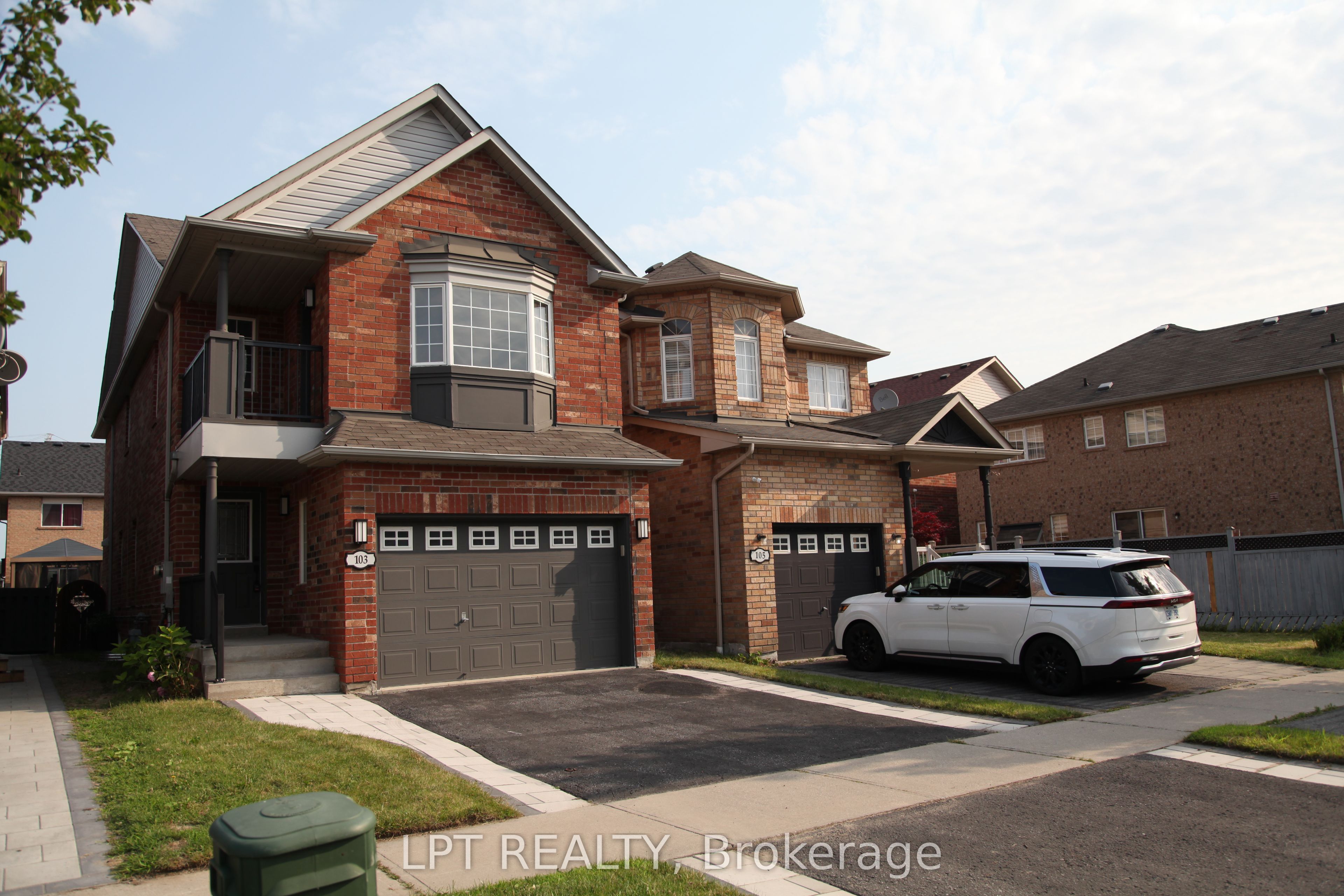103 Howling Crescent, Ajax, ON L1S 7R9 photo 3
