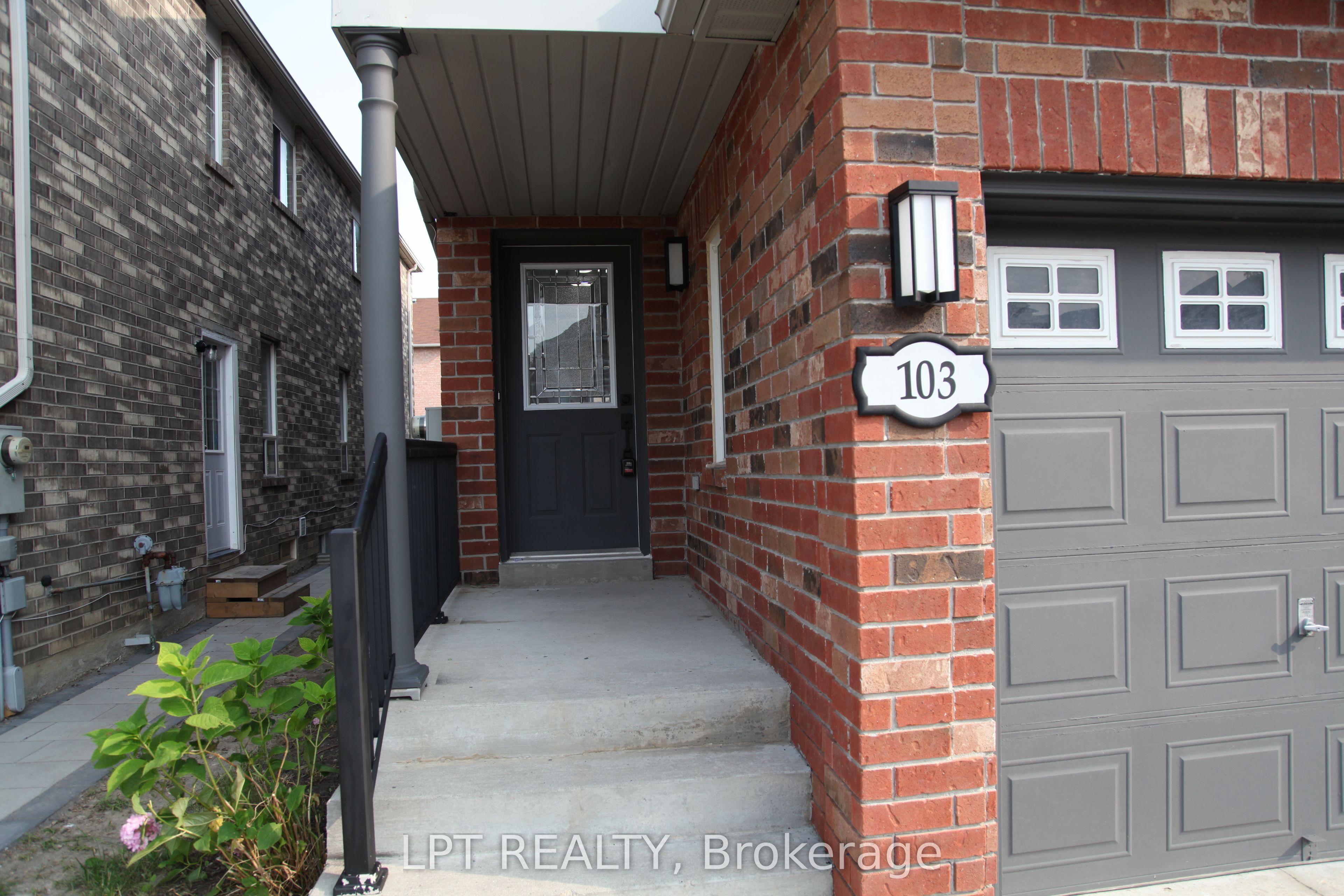103 Howling Crescent, Ajax, ON L1S 7R9 photo 5