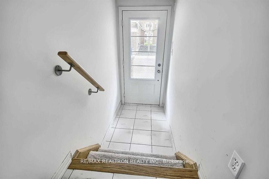 37 Filly Path N 457, Oshawa, ON L1L 0K8 photo 5