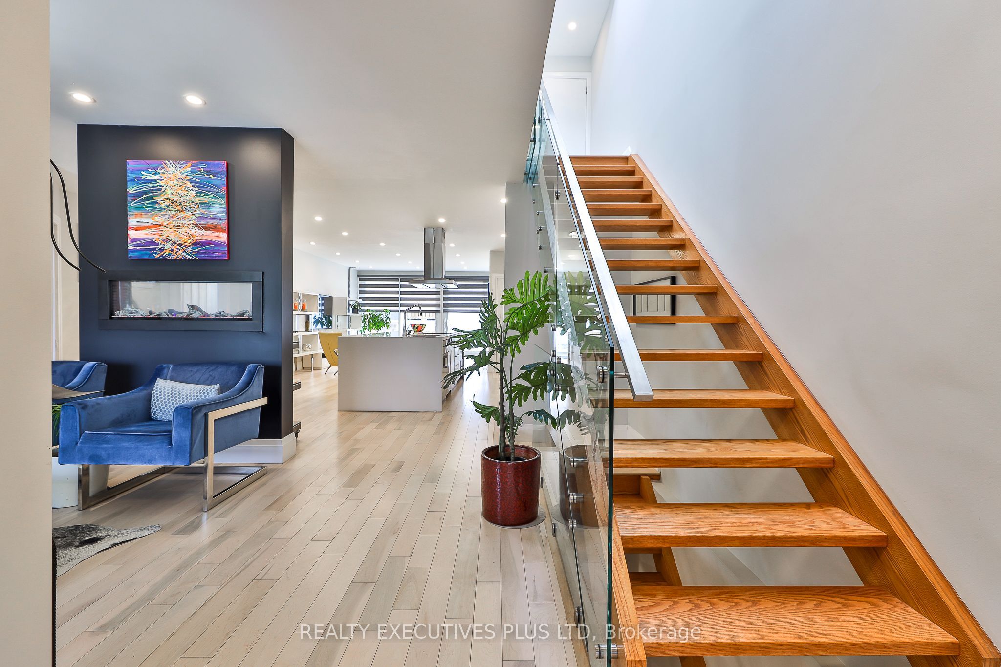 199 Beech Avenue Main House, Toronto, ON M4E 3H8 photo 2