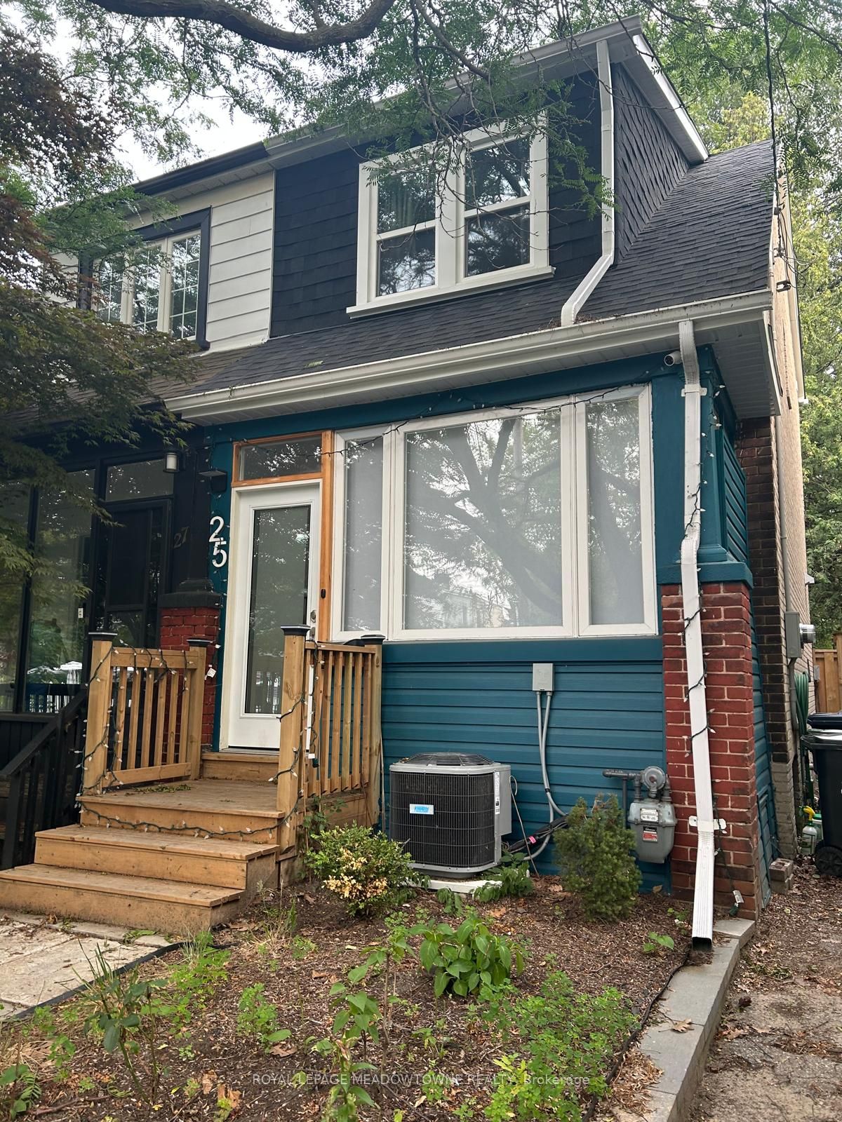 25 Copeland Avenue, Toronto, ON M4C 1A9 photo 2