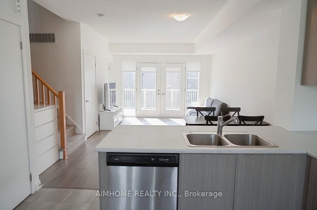 1525 Kingston Road 403, Pickering, ON L1V 0E9 photo 2