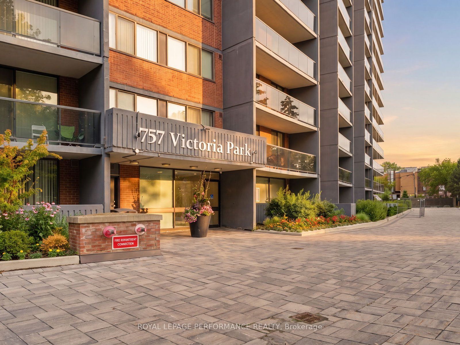 757 Victoria Pk Avenue 1002, Toronto, ON M4C 5N8
