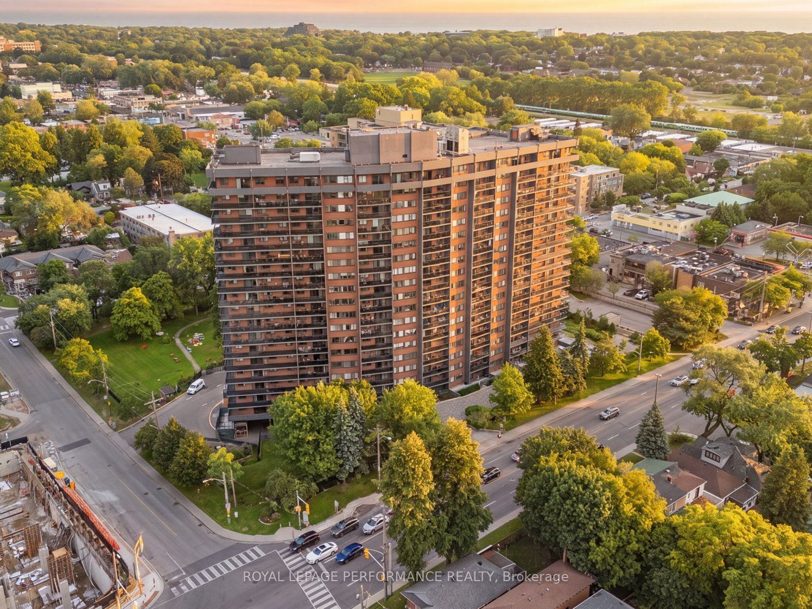 757 Victoria Pk Avenue 1002, Toronto, ON M4C 5N8 photo 2