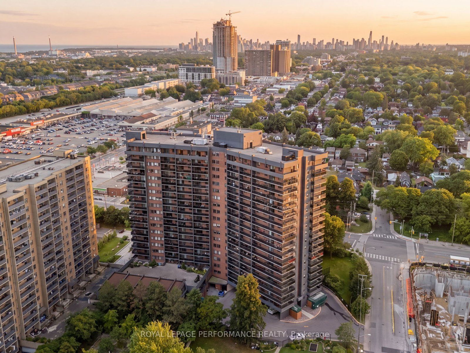 757 Victoria Pk Avenue 1002, Toronto, ON M4C 5N8 photo 3