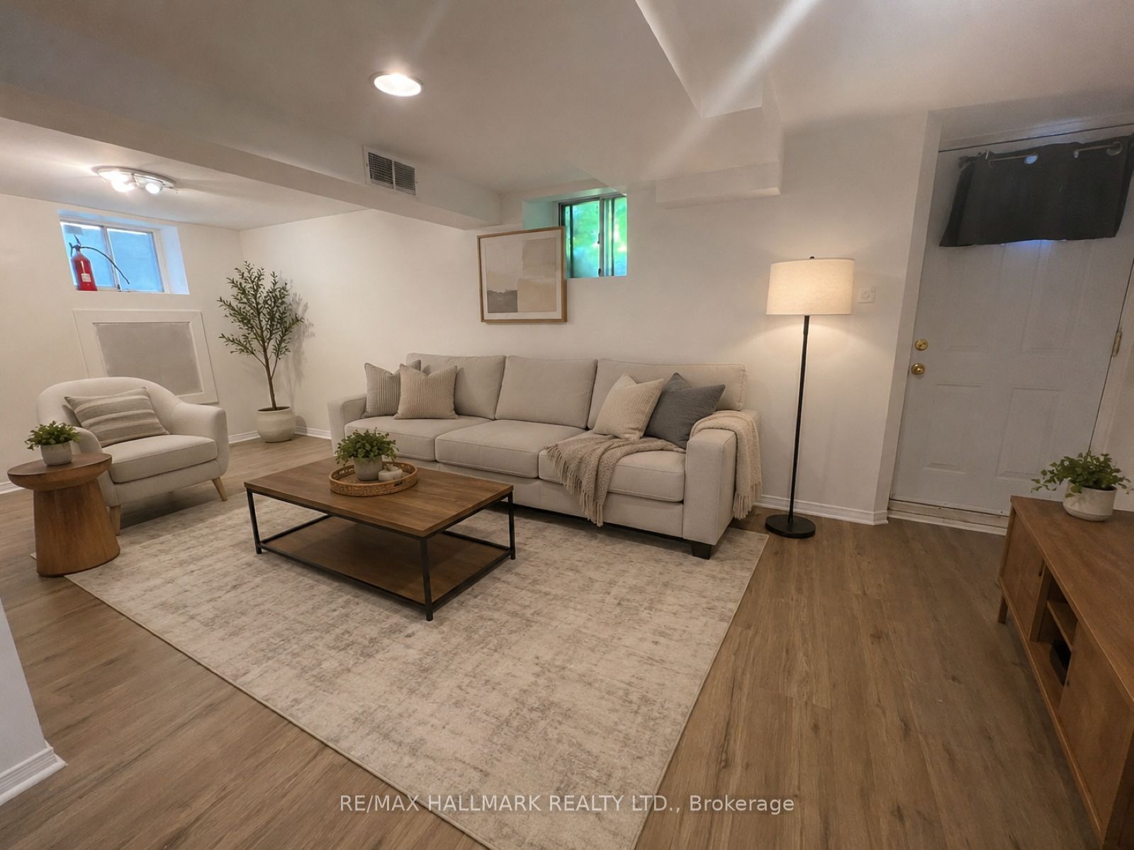 202 Heward Avenue Lower, Toronto, ON M4M 2T7 photo 3