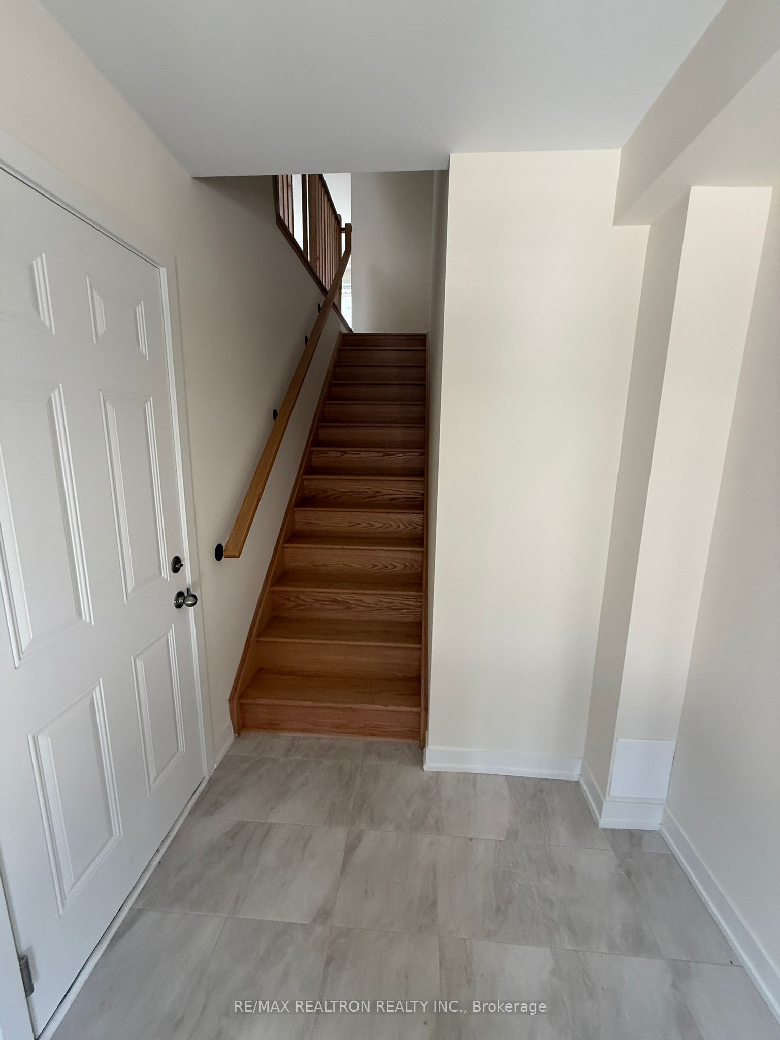 1695 Dersan Street E 1206, Pickering, ON L1X 0S9 photo 2