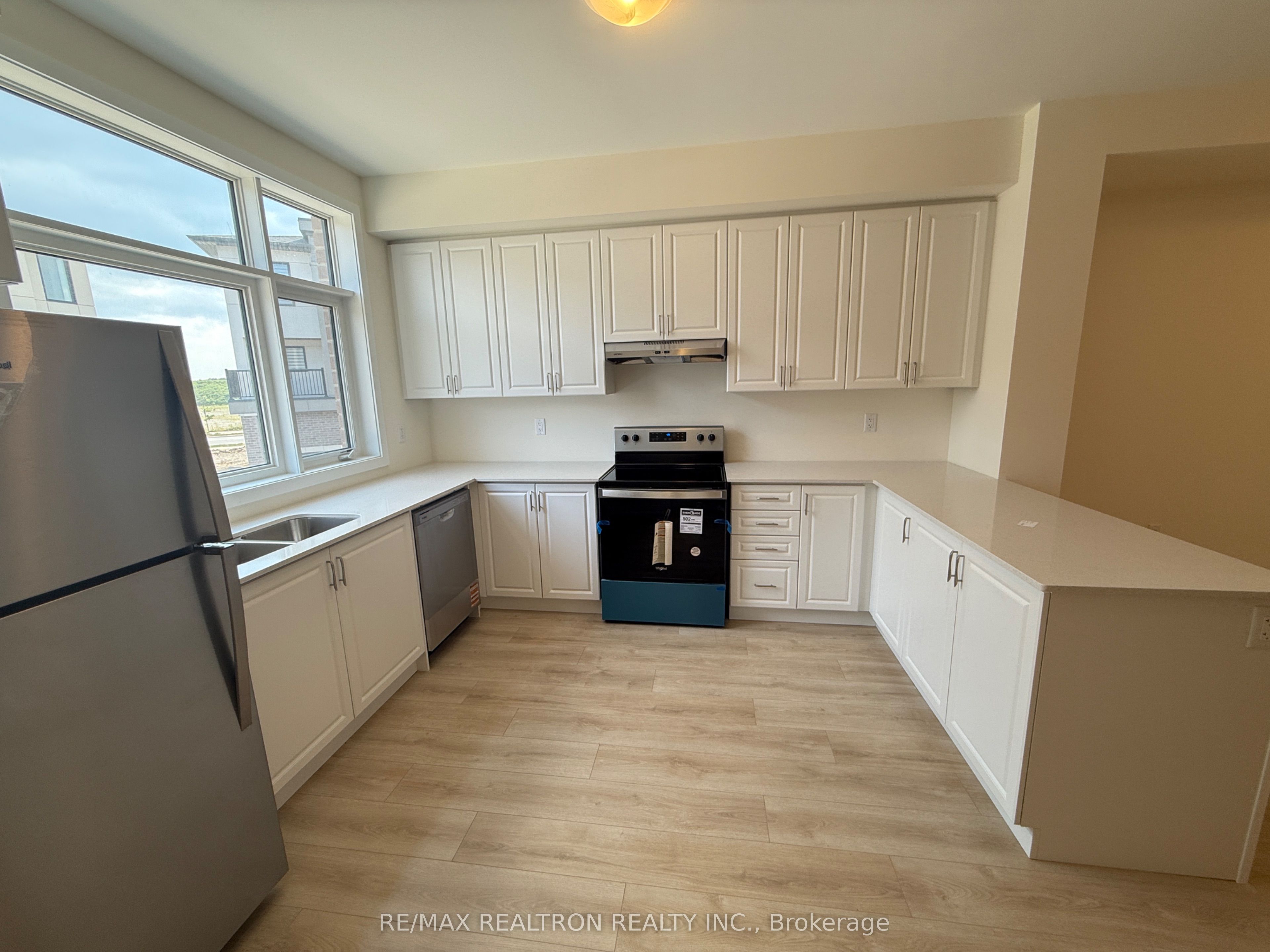 1695 Dersan Street E 1206, Pickering, ON L1X 0S9 photo 5