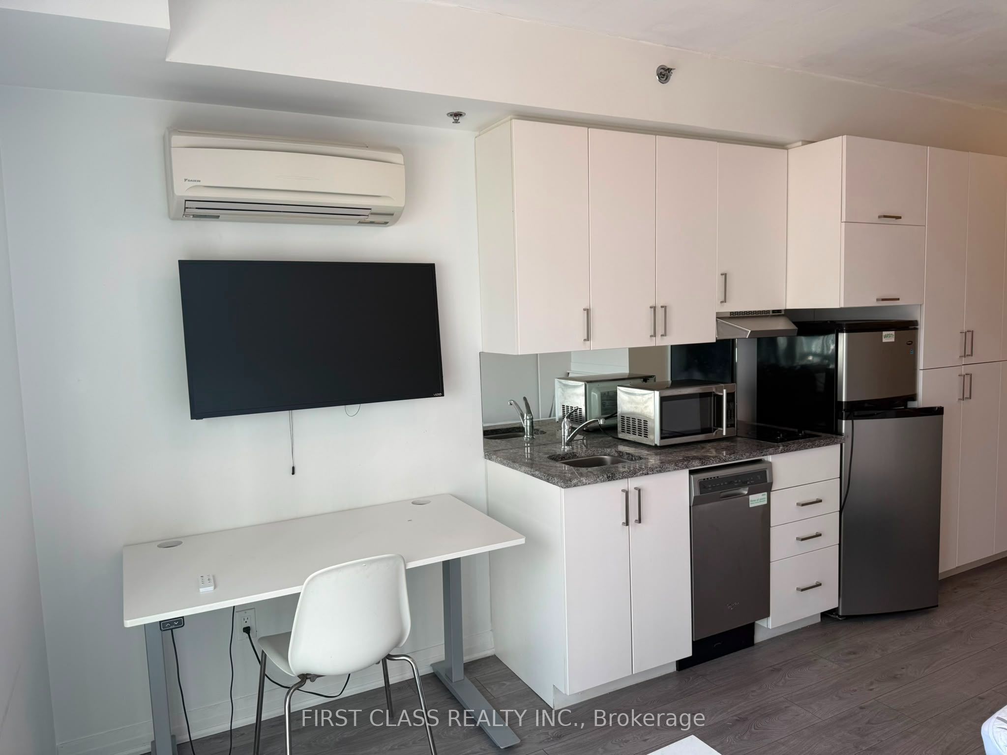 1900 Simcoe Street N 305, Oshawa, ON L1G 0C1 photo 5