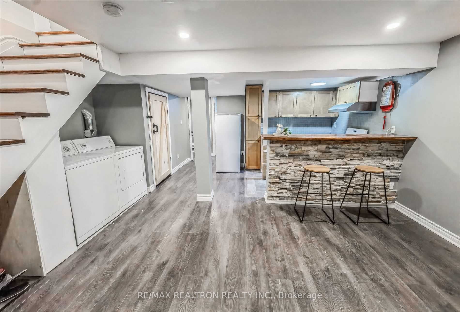 7 Barnwell Drive, Toronto, ON M1V 1Y7 photo 2