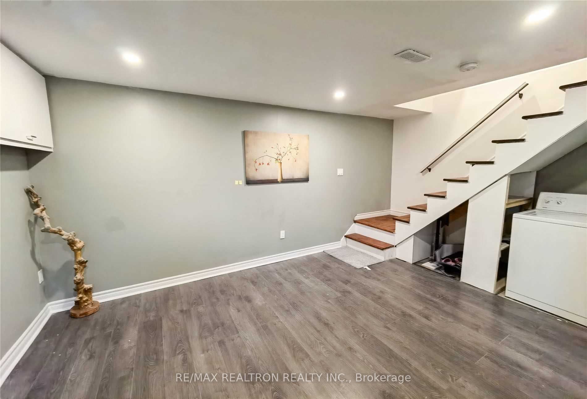 7 Barnwell Drive, Toronto, ON M1V 1Y7 photo 3