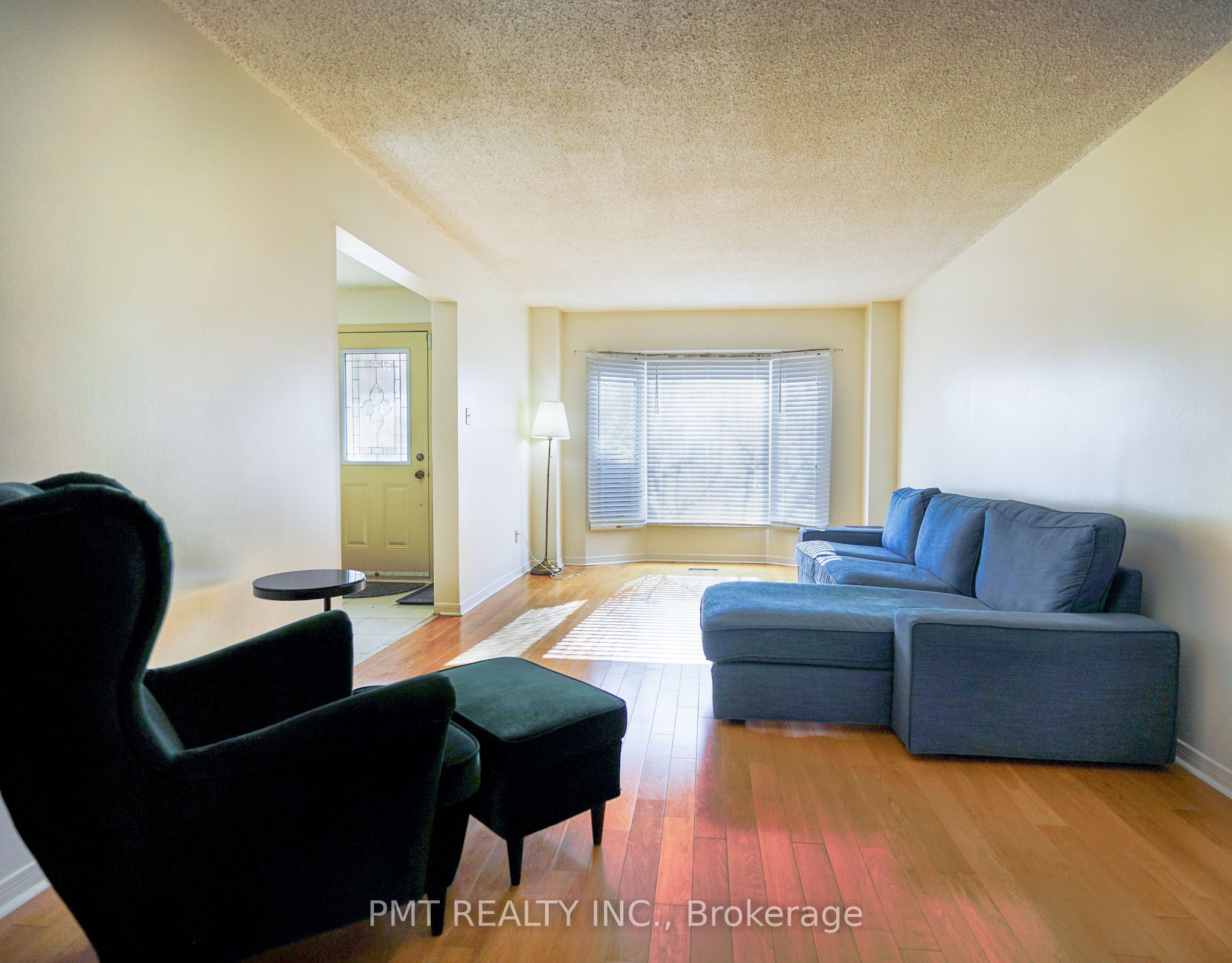 26 Dartmoor Drive Main, Toronto, ON M1E 5B2 photo 3