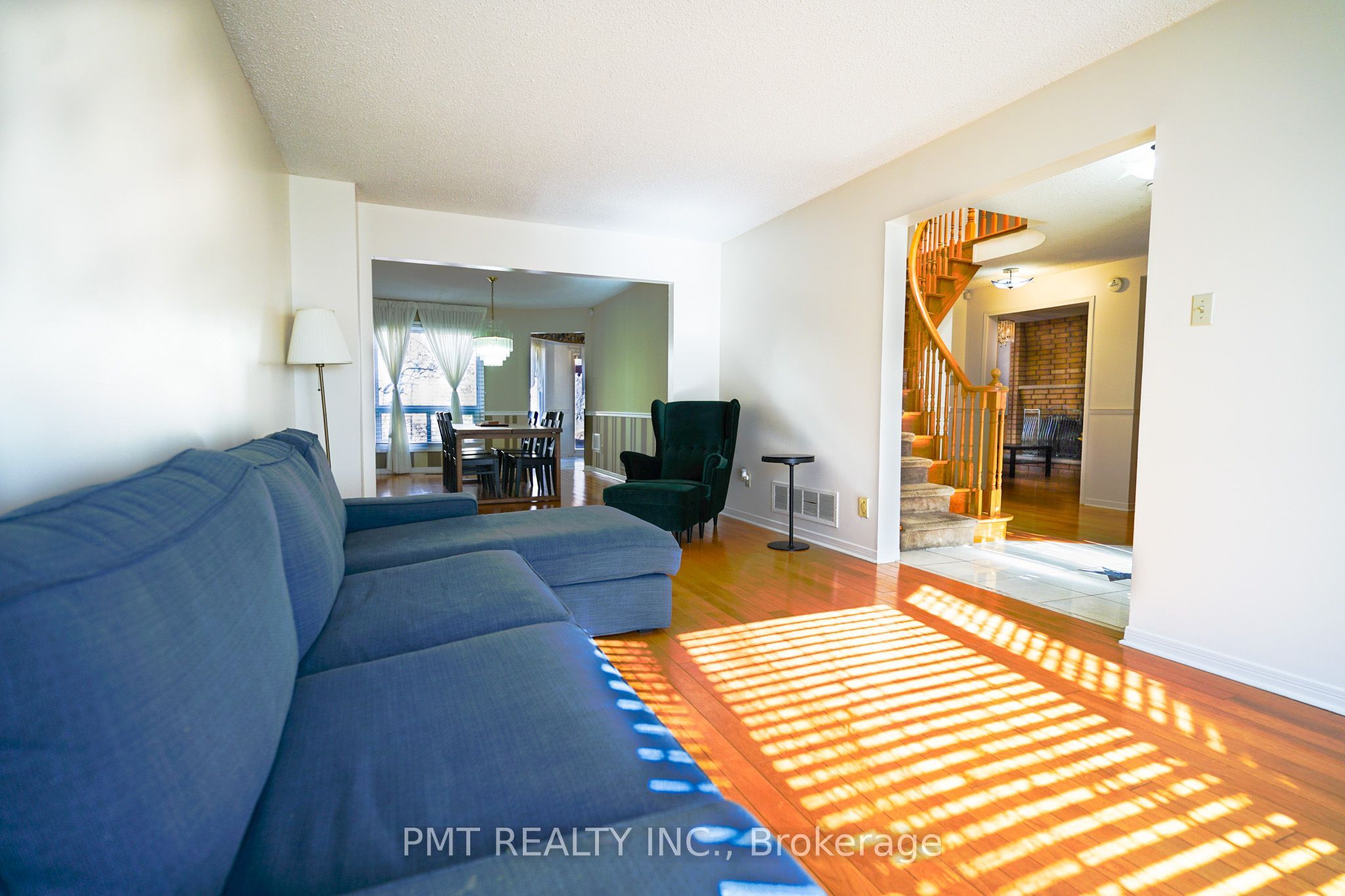 26 Dartmoor Drive Main, Toronto, ON M1E 5B2 photo 4