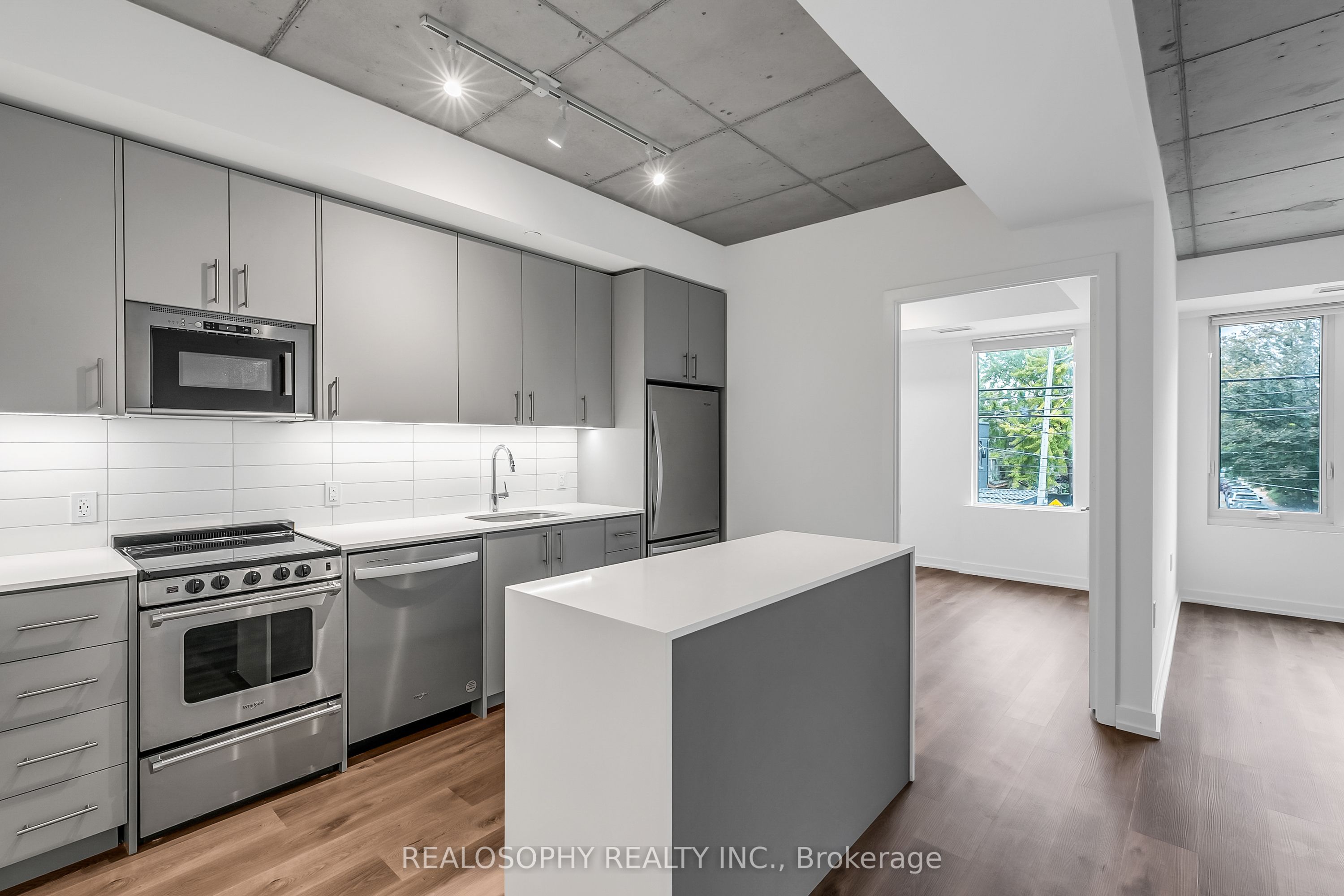 115 Larchmount Avenue 404, Toronto, ON M4M 2Y6 photo 2