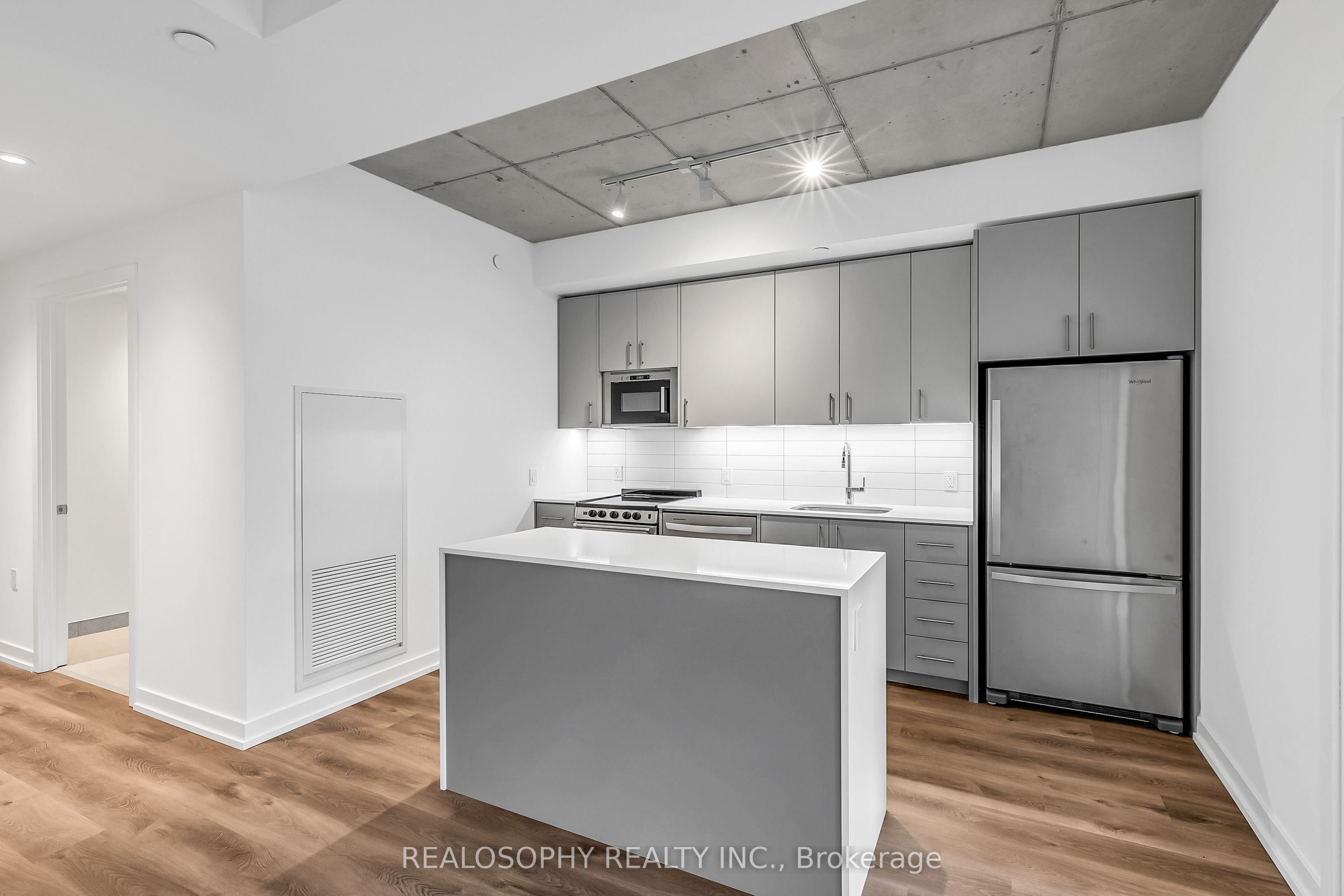 115 Larchmount Avenue 404, Toronto, ON M4M 2Y6 photo 3