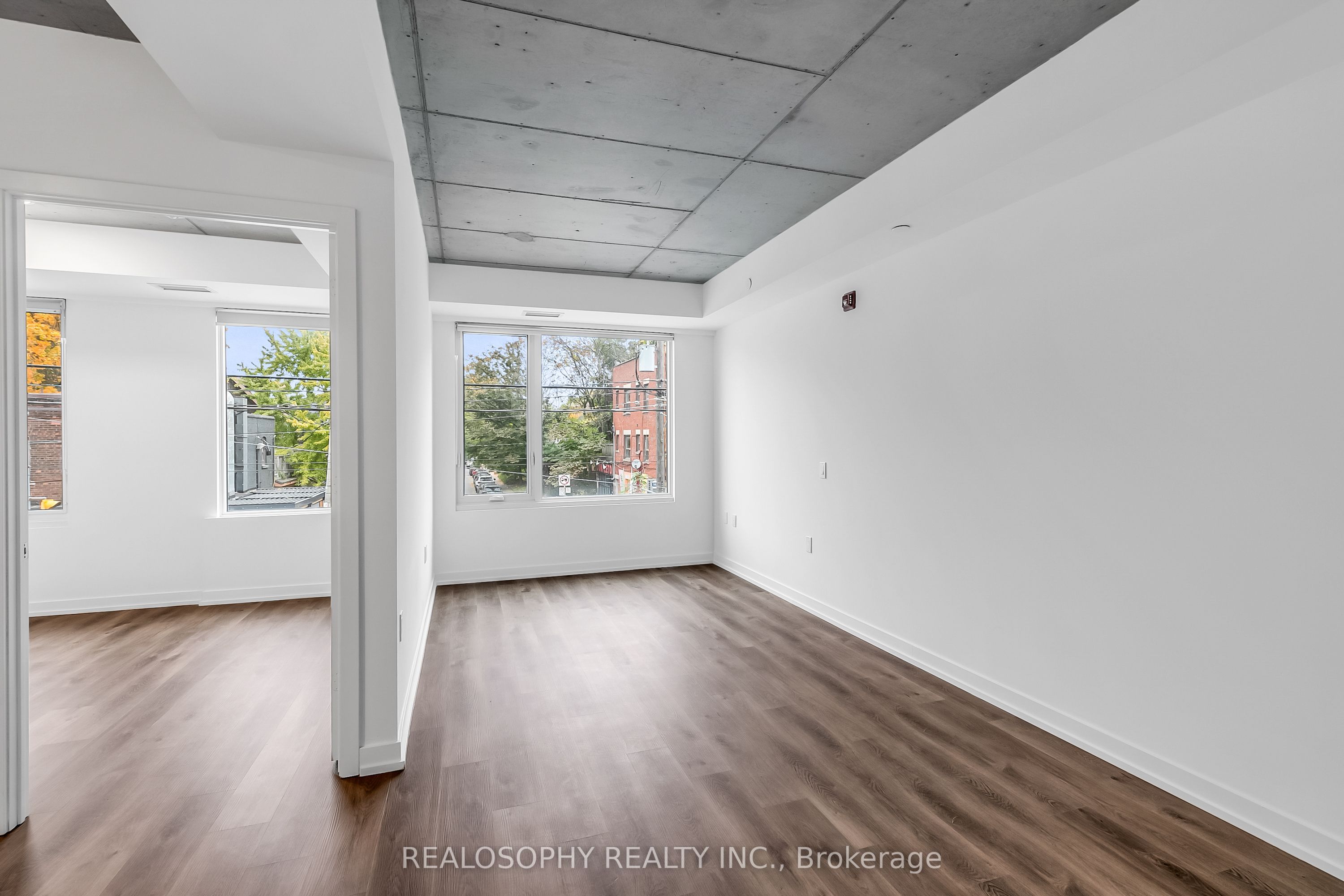 115 Larchmount Avenue 404, Toronto, ON M4M 2Y6 photo 4