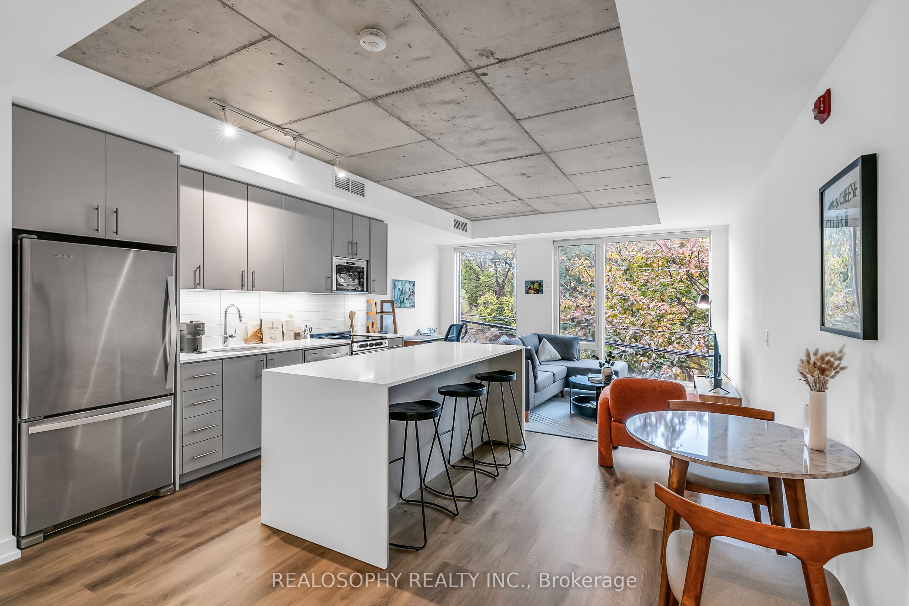 115 Larchmount Avenue 210, Toronto, ON M4M 2Y6 photo 2
