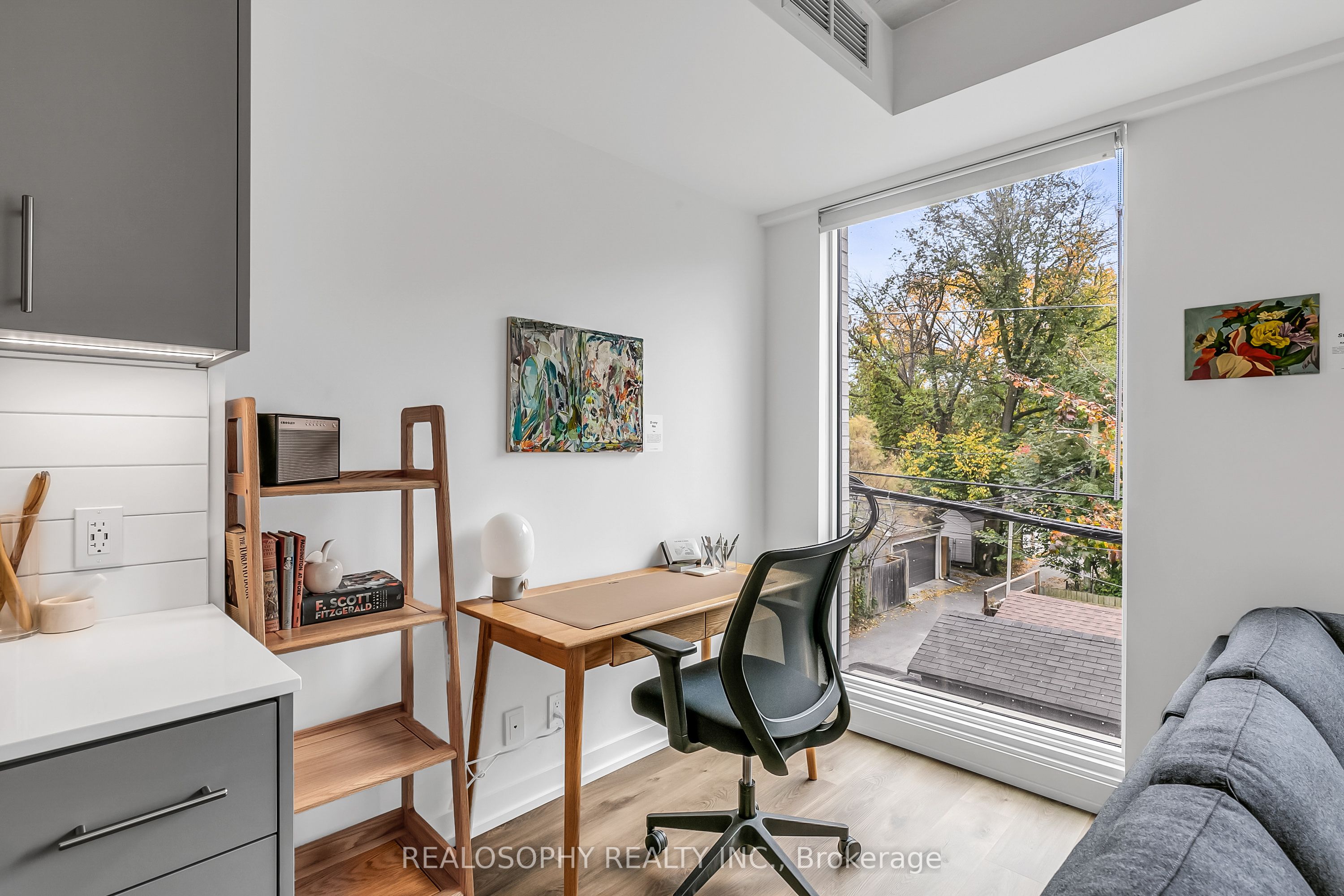 115 Larchmount Avenue 210, Toronto, ON M4M 2Y6 photo 5