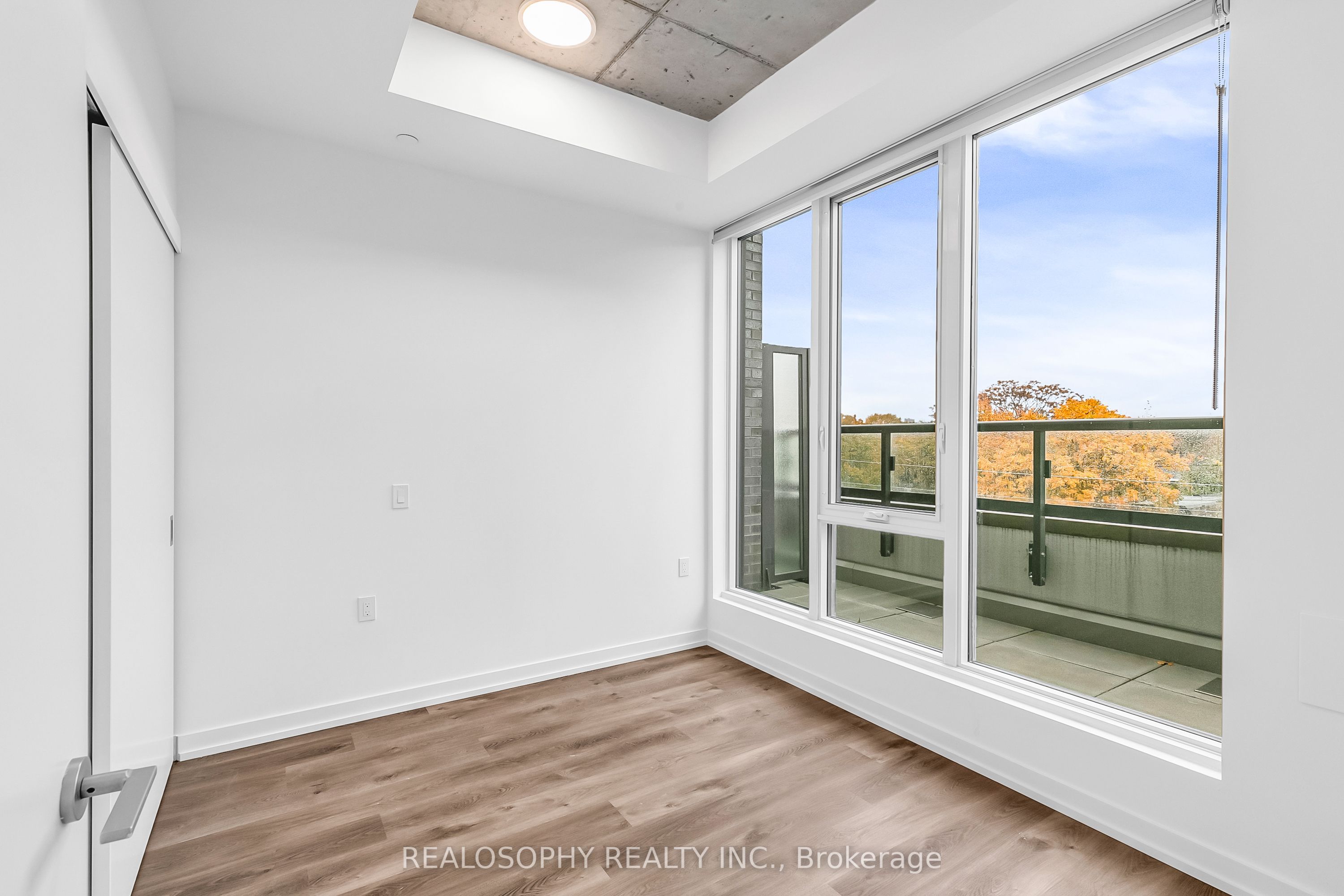 115 Larchmount Avenue 504, Toronto, ON M4M 2Y6 photo 5