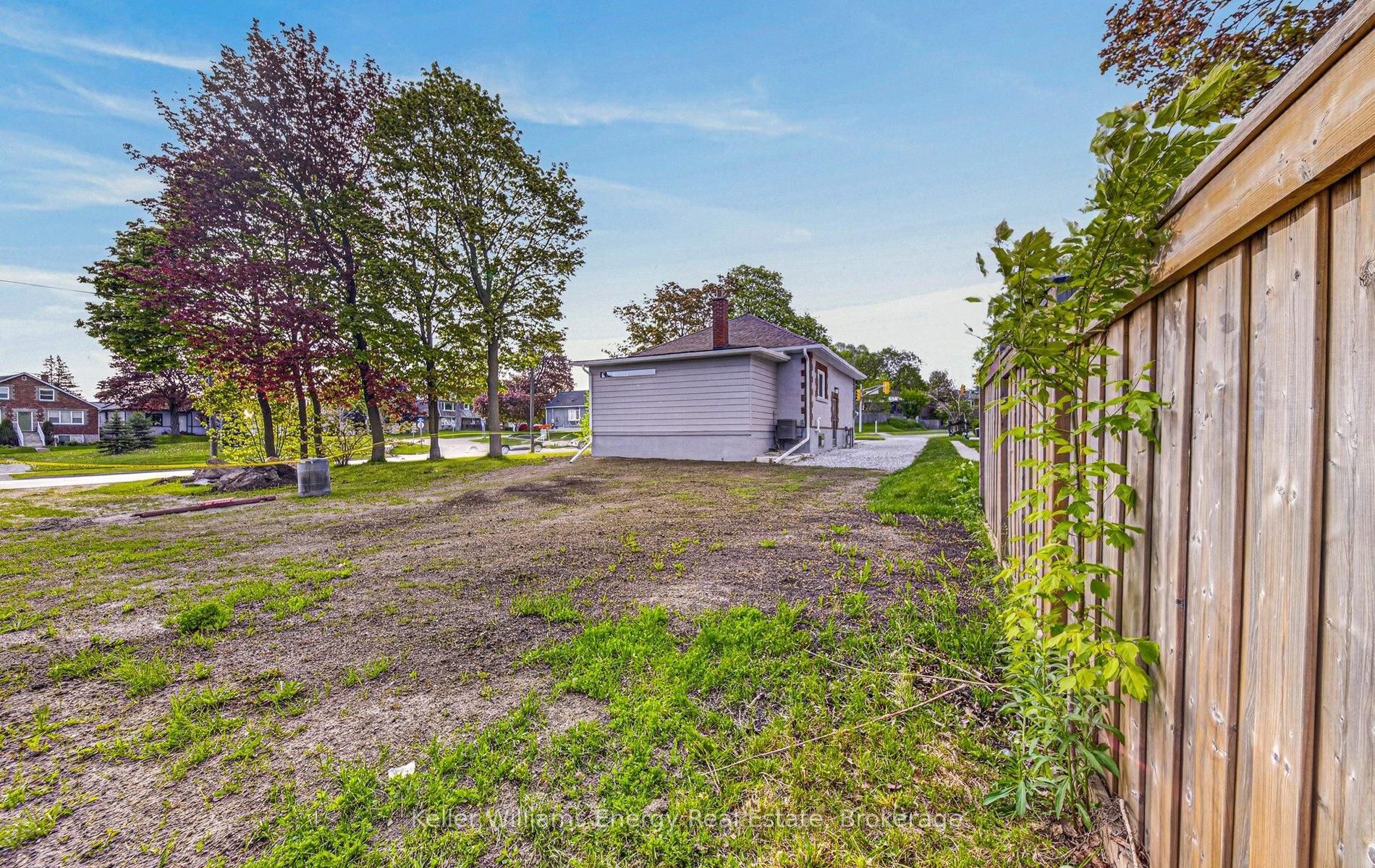 288 Hillside Avenue, Oshawa, ON L1J 1T3 photo 5