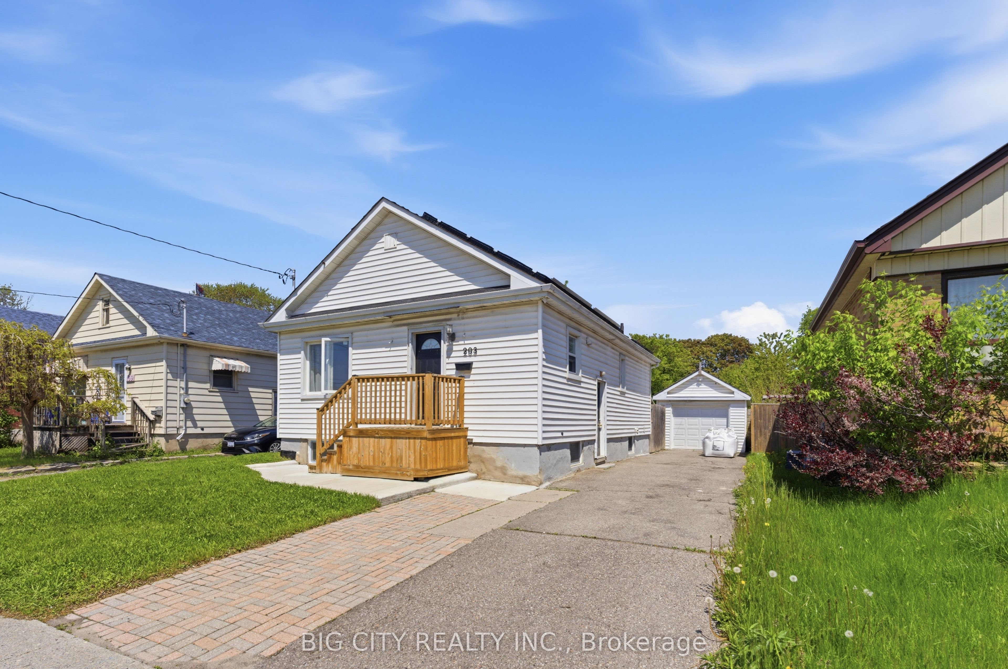 203 Park Road S (Lower), Oshawa, ON L1J 4H1