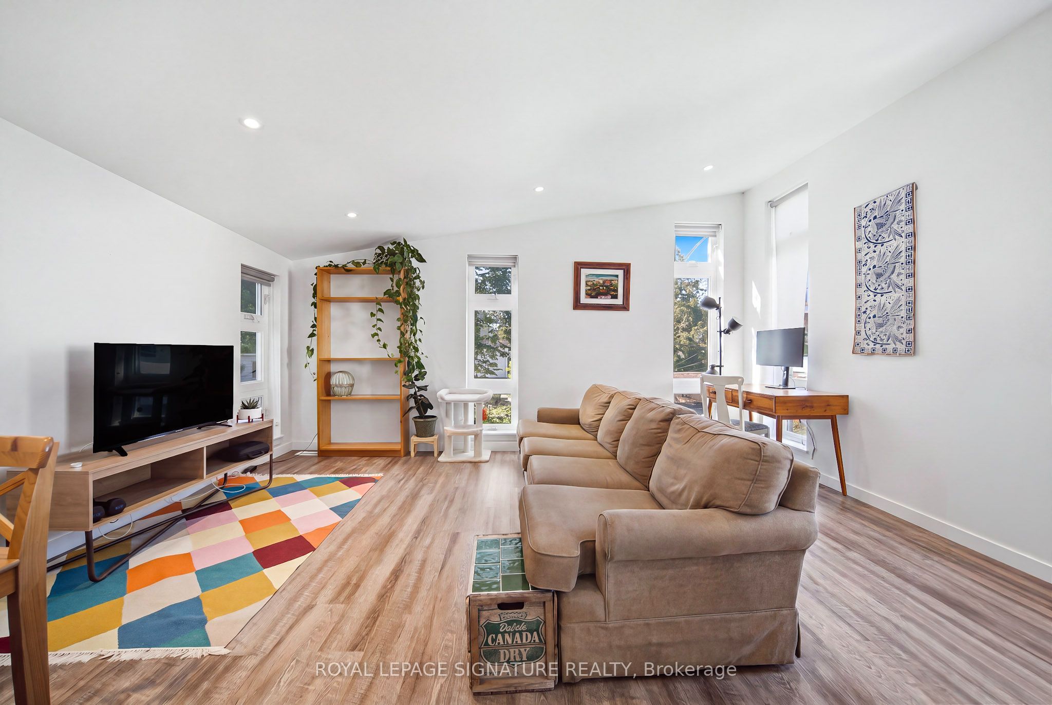 389R Leslie Street South Unit, Toronto, ON M4M 3E3 photo 2