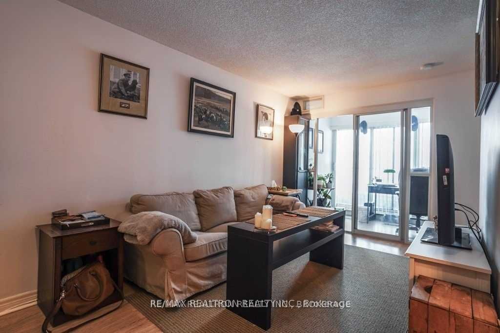 60 Town Centre Court 315, Toronto, ON M1P 0B1 photo 4