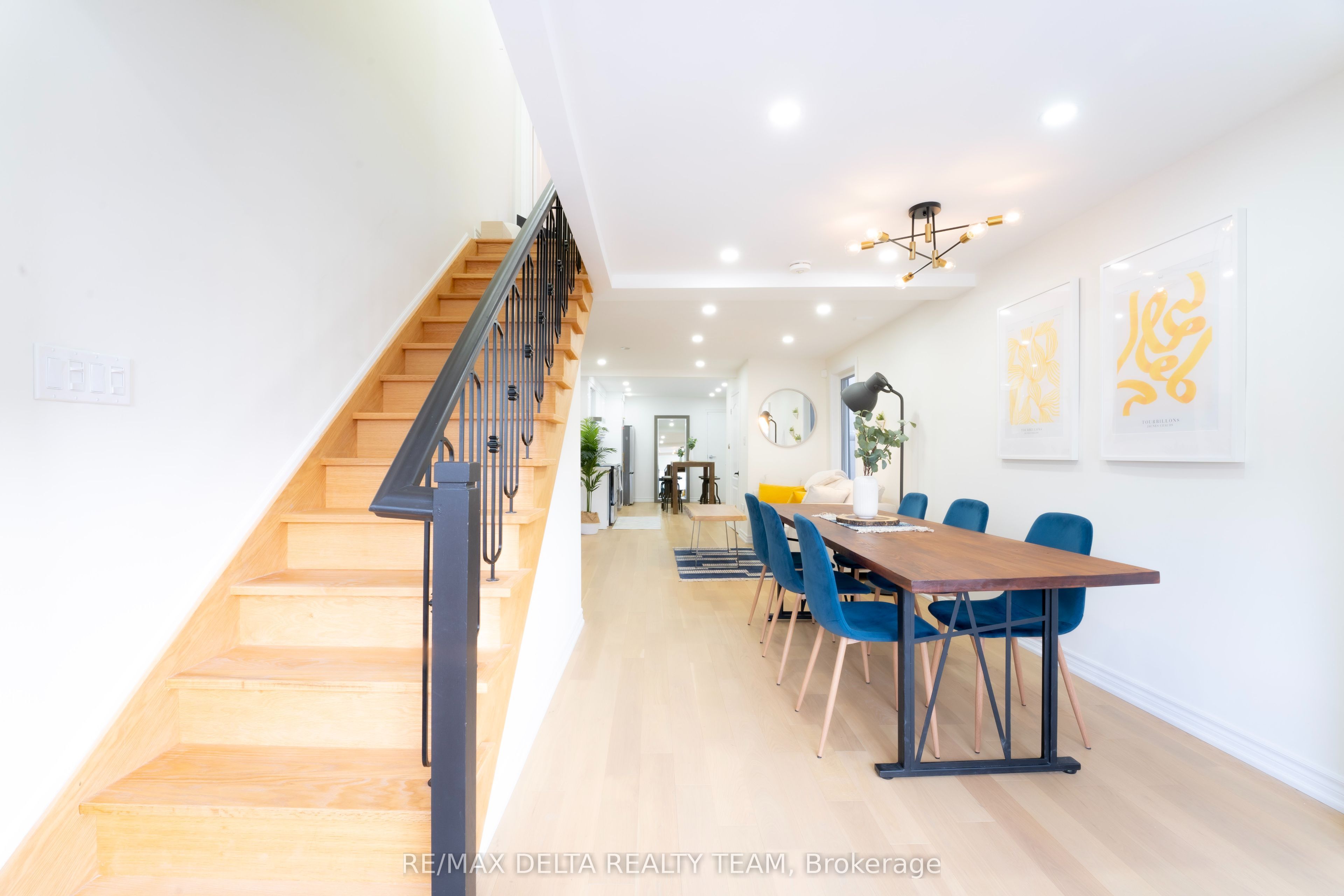 7 Craven Road, Toronto, ON M4L 2Z4 photo 2