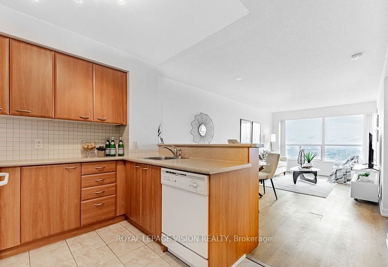 38 Lee Centre Drive 3308, Toronto, ON M1H 3J7 photo 2
