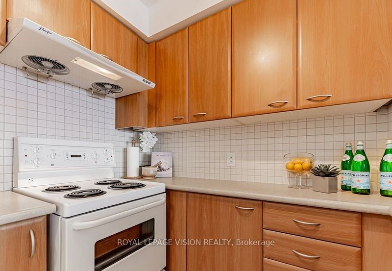 38 Lee Centre Drive 3308, Toronto, ON M1H 3J7 photo 3