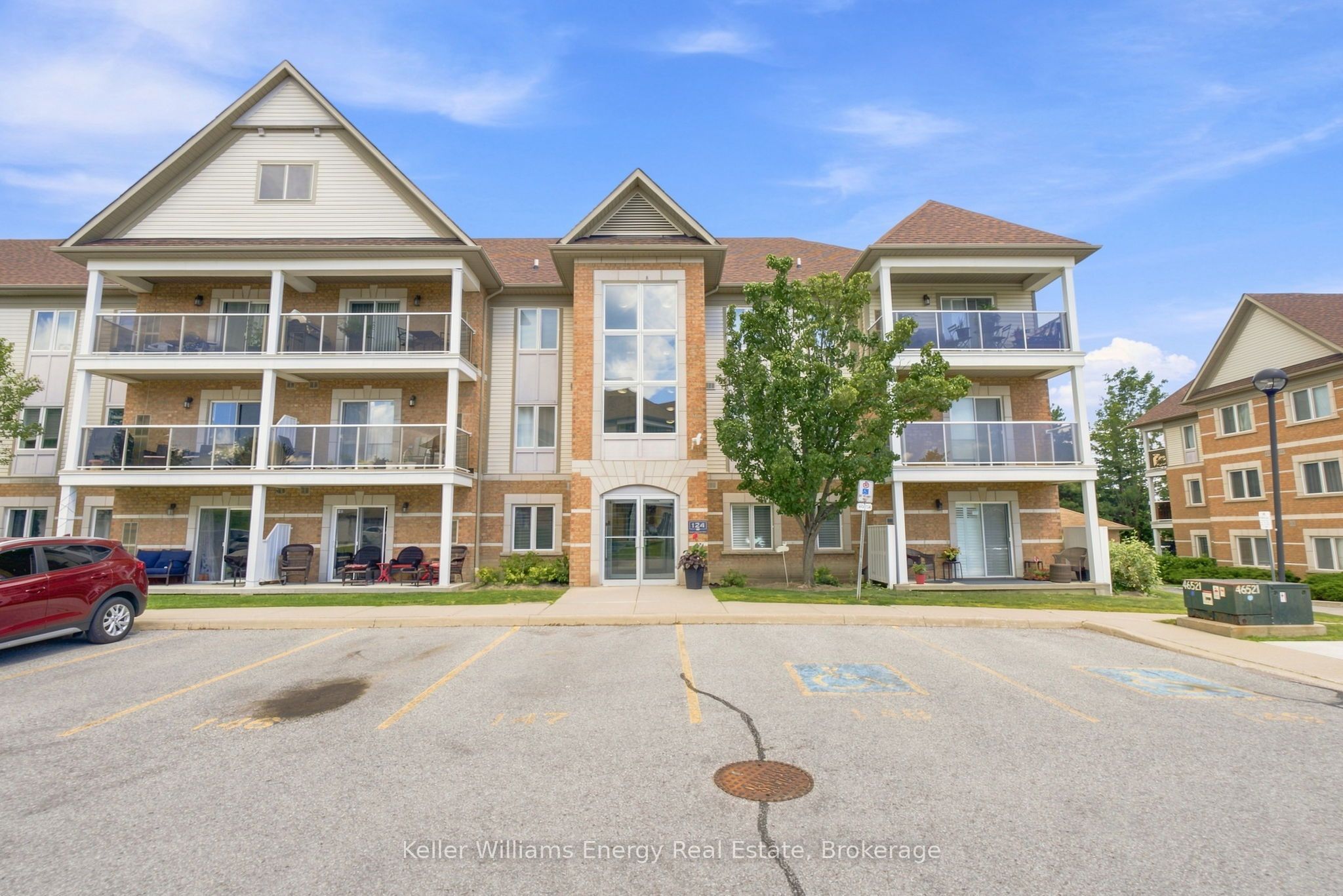 124 Aspen Springs Drive 204, Clarington, ON L1C 0G8 photo 3