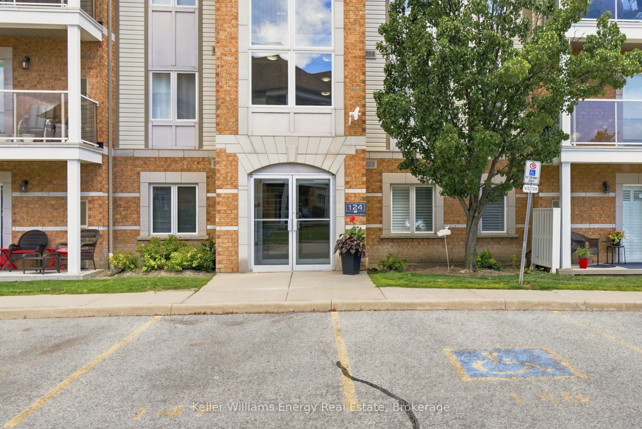 124 Aspen Springs Drive 204, Clarington, ON L1C 0G8 photo 4