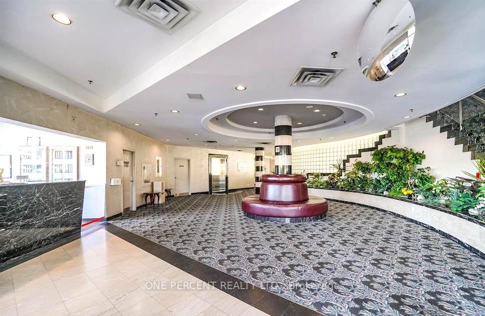 2550 Lawrence Avenue E 402, Toronto, ON M1P 4Z3 photo 2