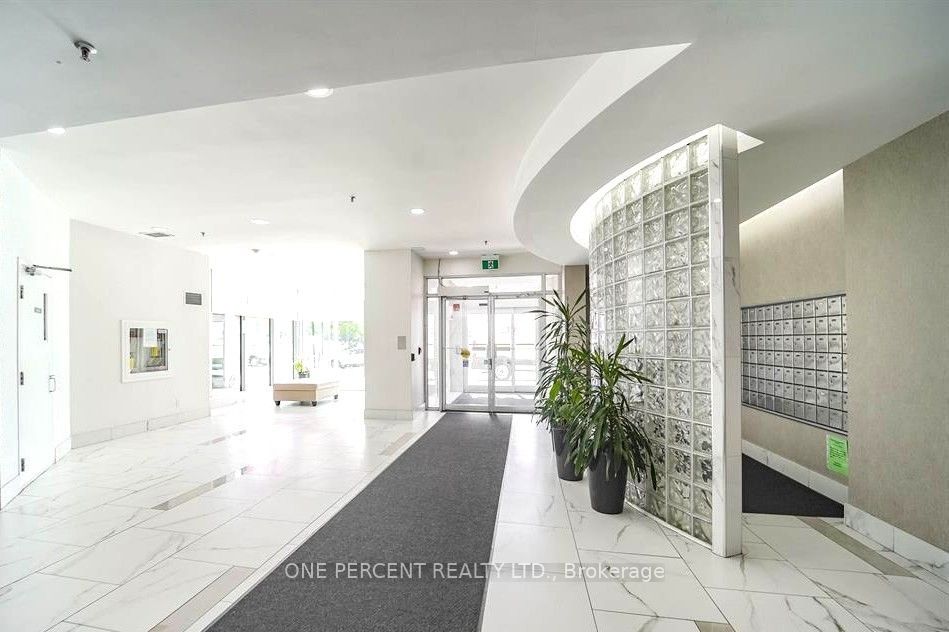 2550 Lawrence Avenue E 402, Toronto, ON M1P 4Z3 photo 3