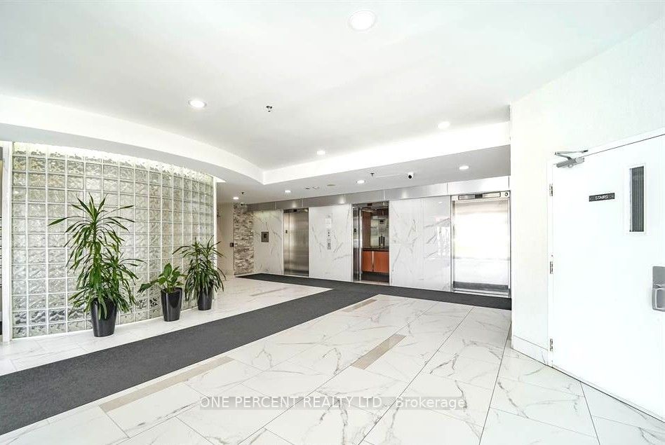 2550 Lawrence Avenue E 402, Toronto, ON M1P 4Z3 photo 4