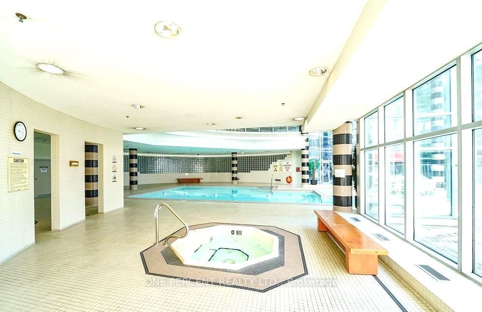 2550 Lawrence Avenue E 402, Toronto, ON M1P 4Z3 photo 5