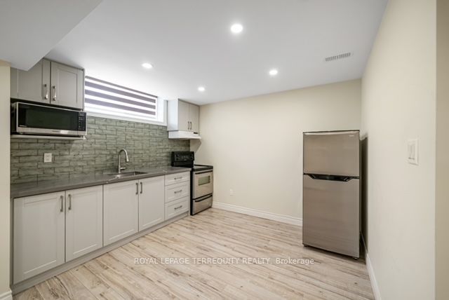 1 Devineridge Avenue, Ajax, ON L1Z 0T3 photo 4
