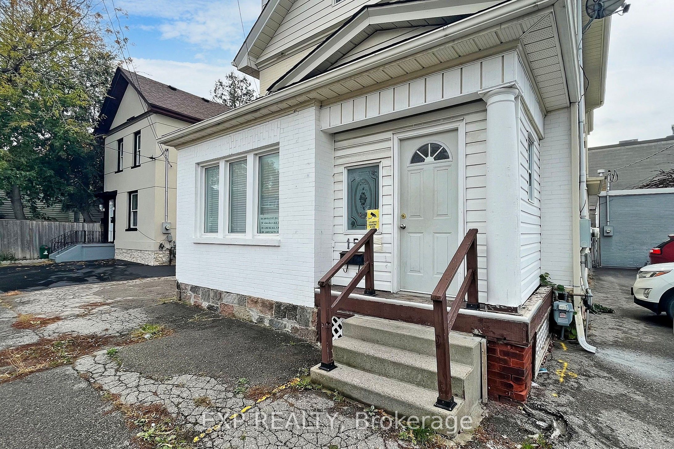 15 Colborne Street E, Oshawa, ON L1G 1M1 photo 2
