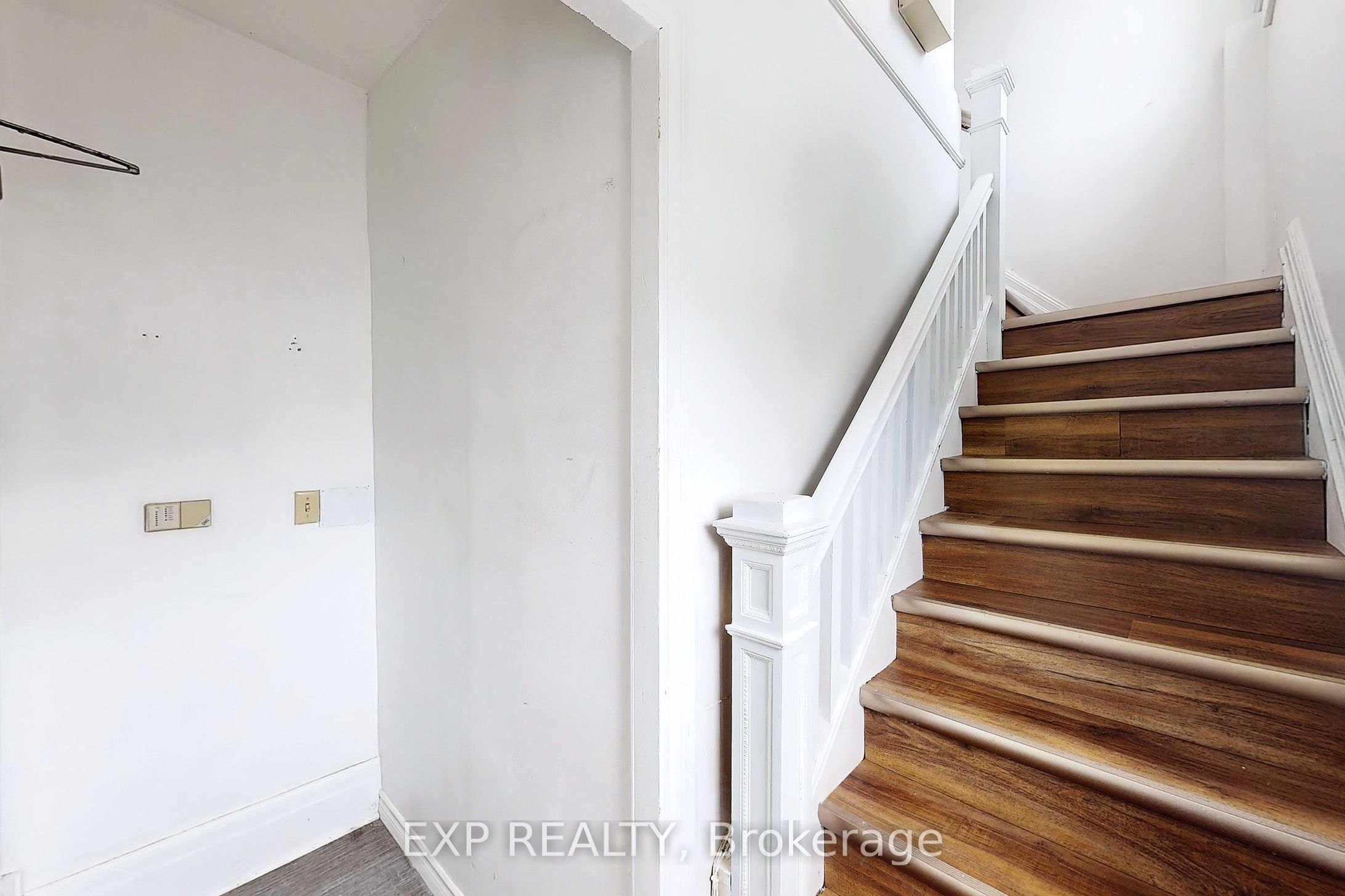 15 Colborne Street E, Oshawa, ON L1G 1M1 photo 4