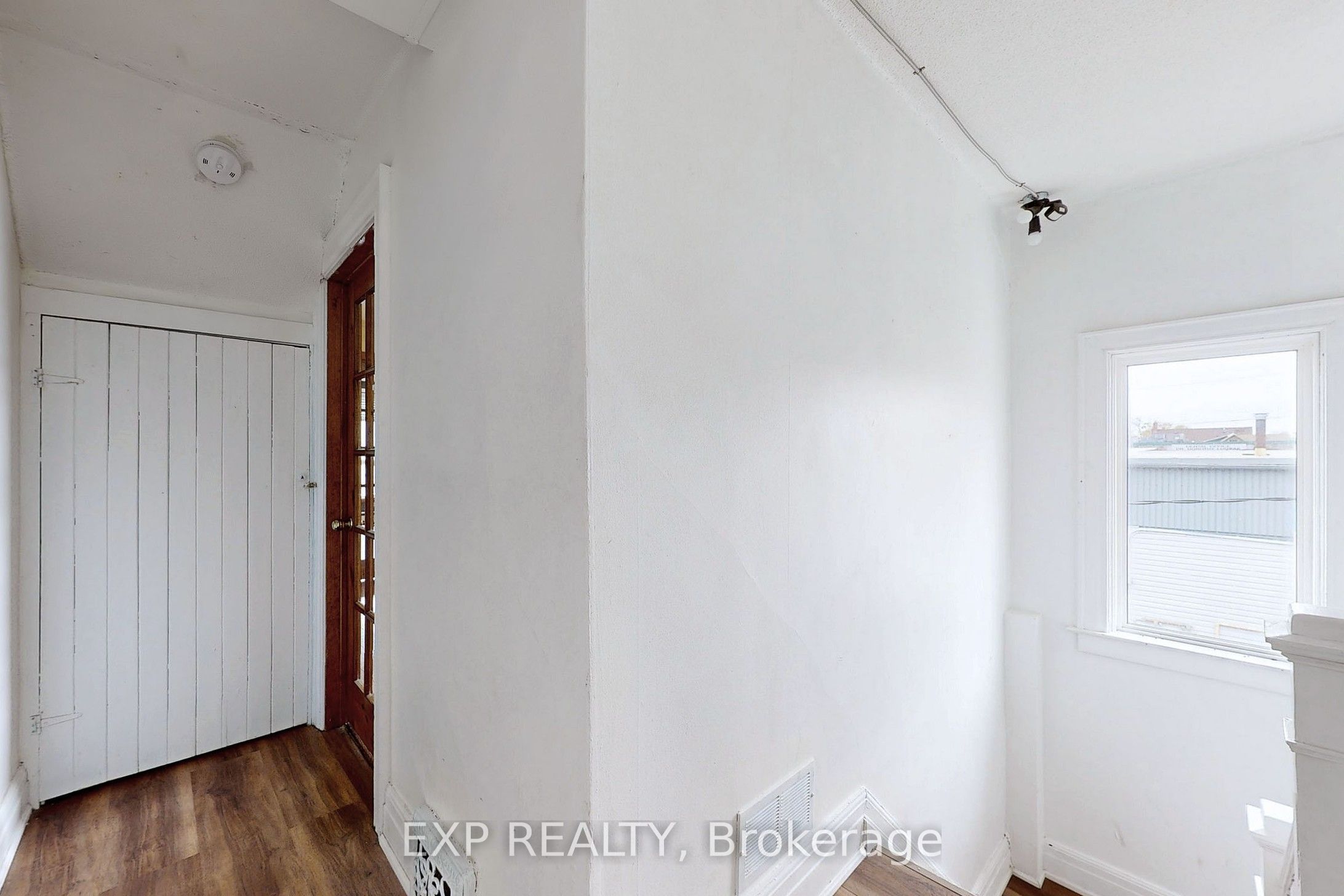15 Colborne Street E, Oshawa, ON L1G 1M1 photo 5